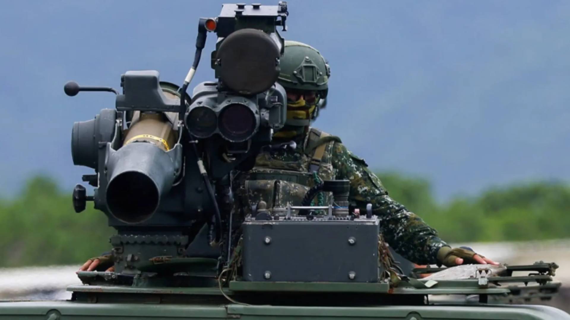 أحد عناصر الجيش التايواني