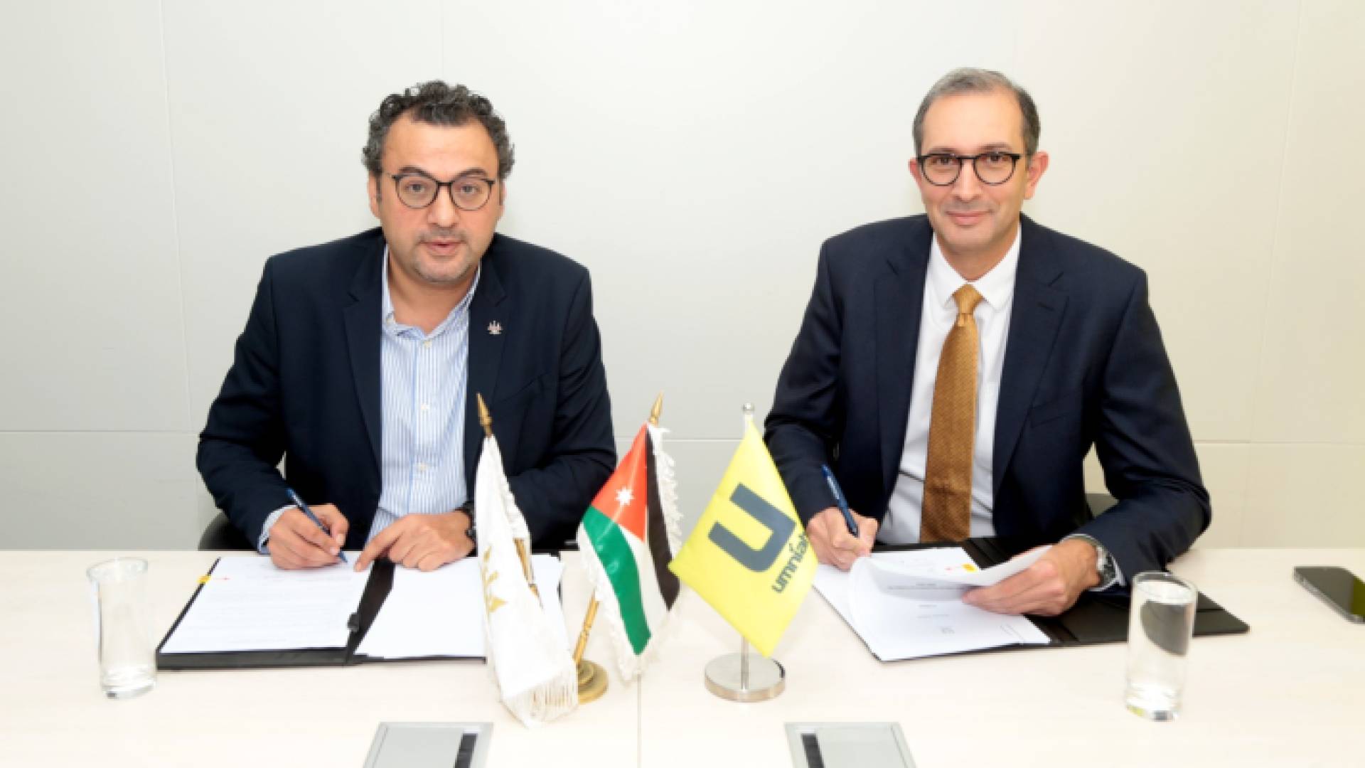 الصورة خلال توقيع الشراكة