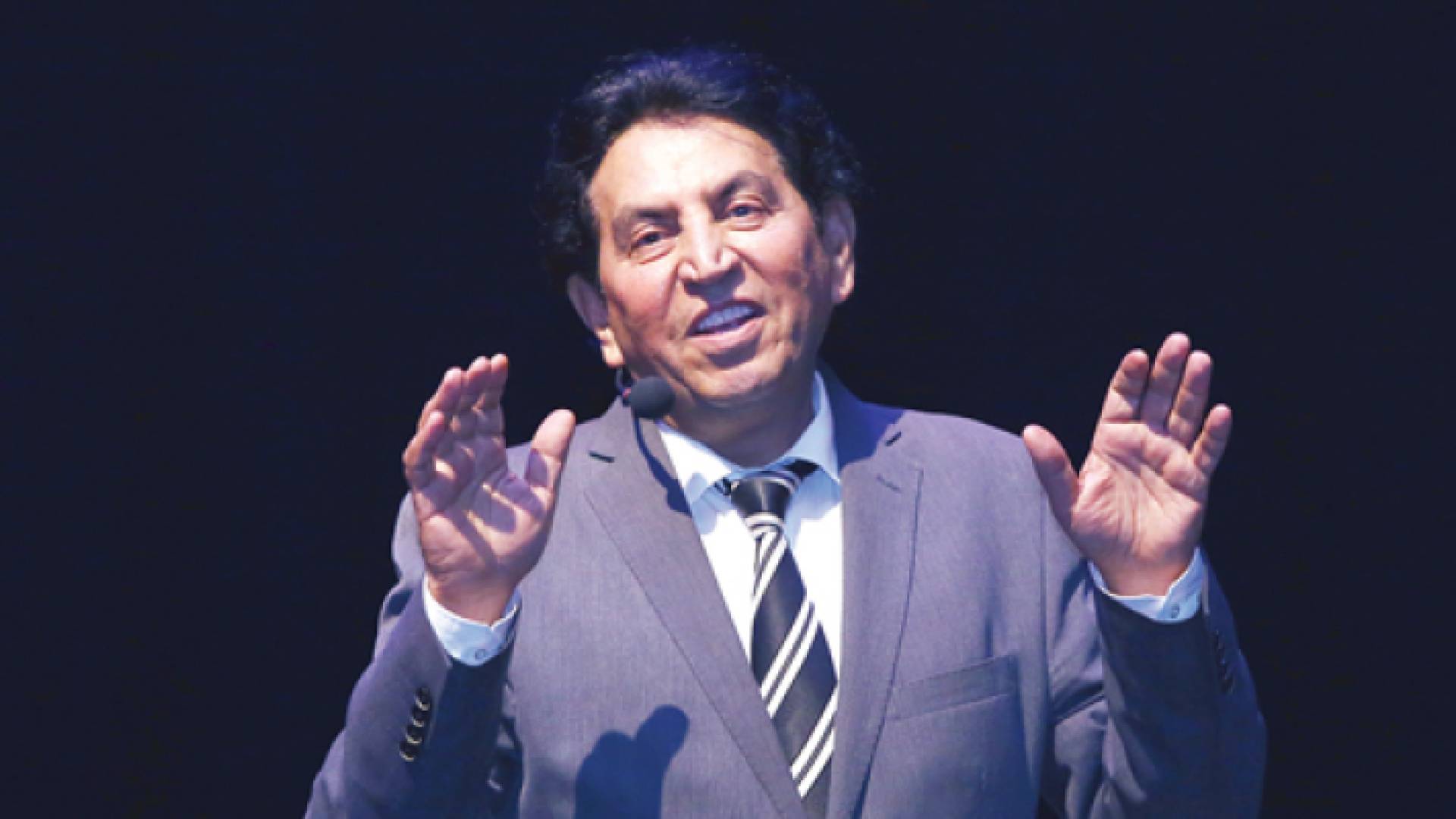 الشاعر الراحل كريم العراقي