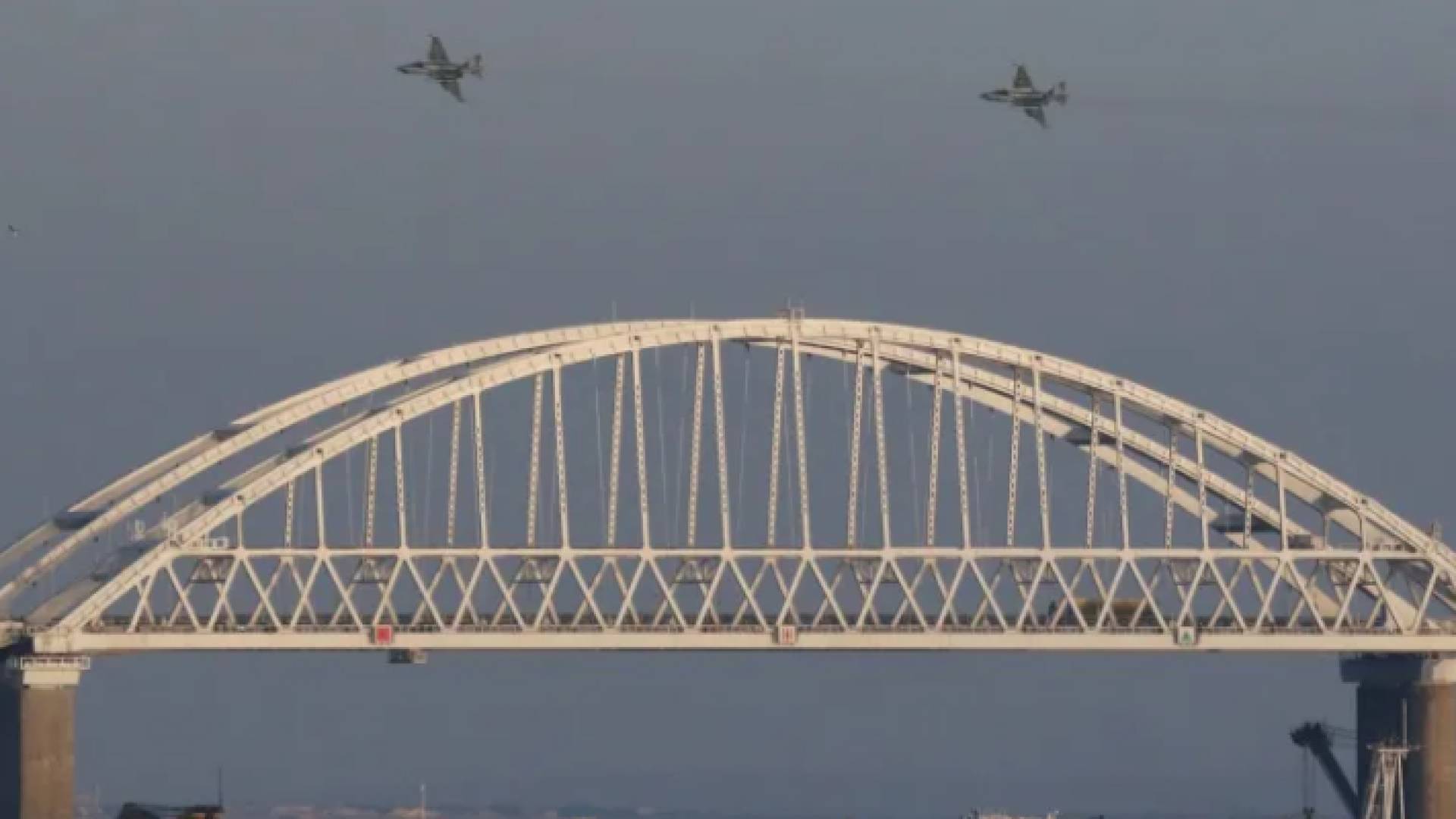 صورة أرشيفية لجسر القرم