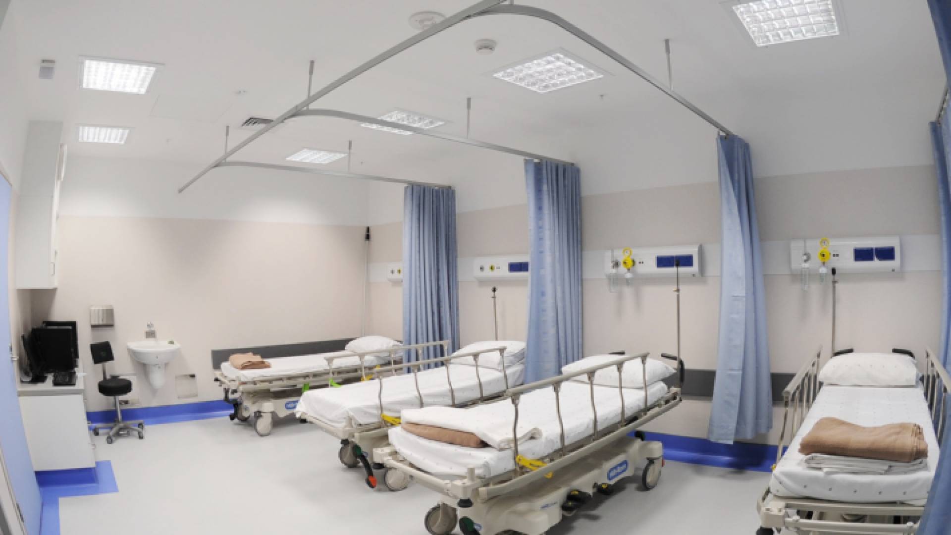 أسرة شفاء في أحد المستشفيات