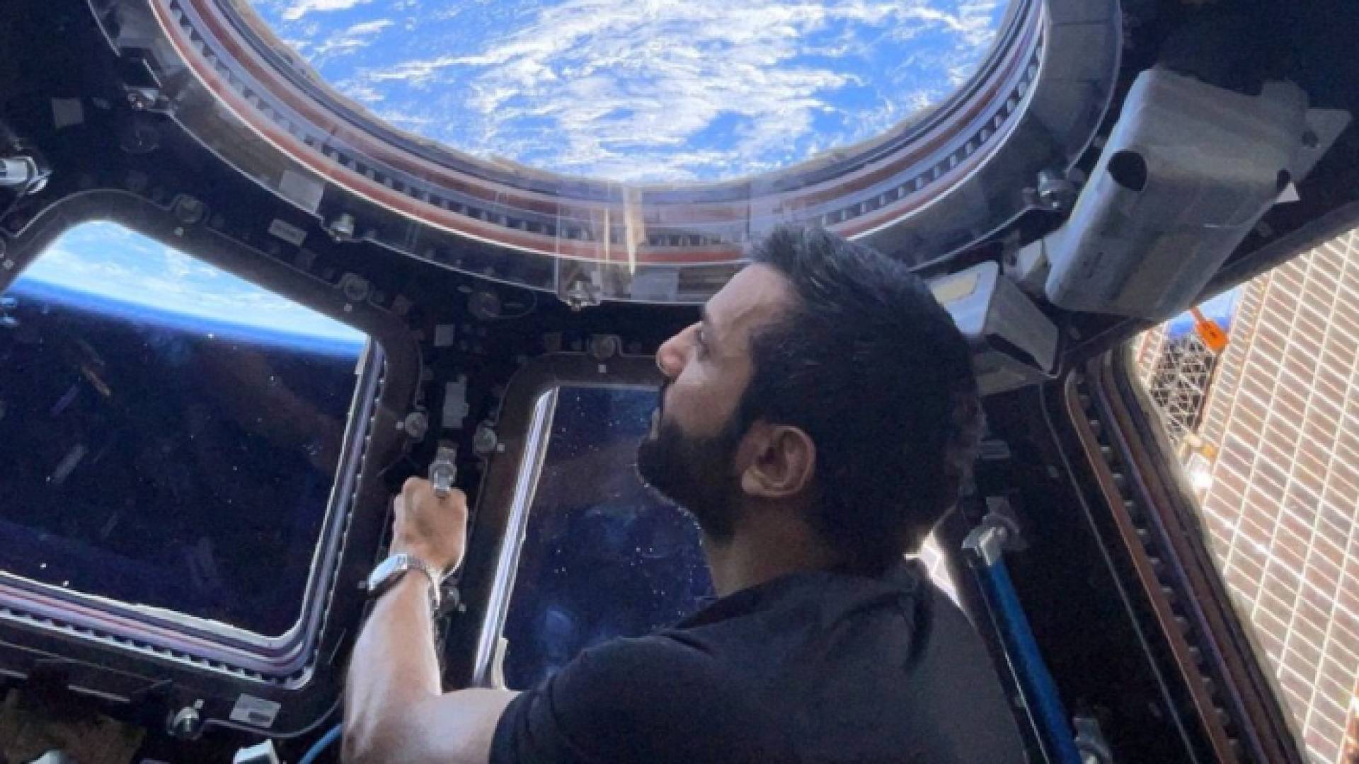 رائد الفضاء الإماراتي سلطان النيادي