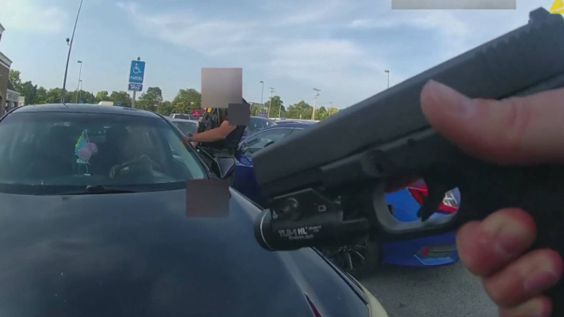 شرطي أمريكي يطلق النار على امرأة حامل ويرديها قتيله