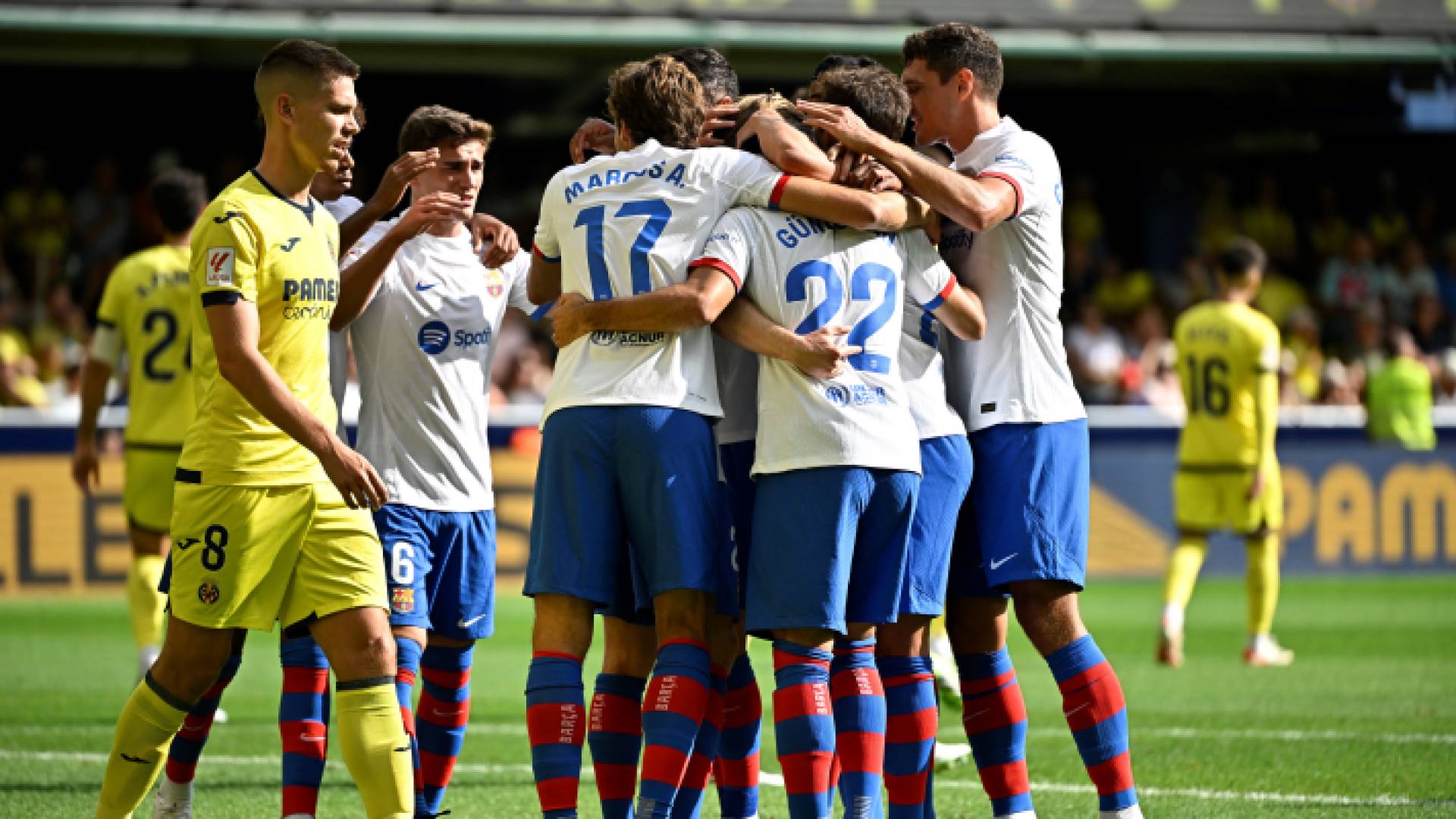 نجوم برشلونة يحتفلون بهدف سابق