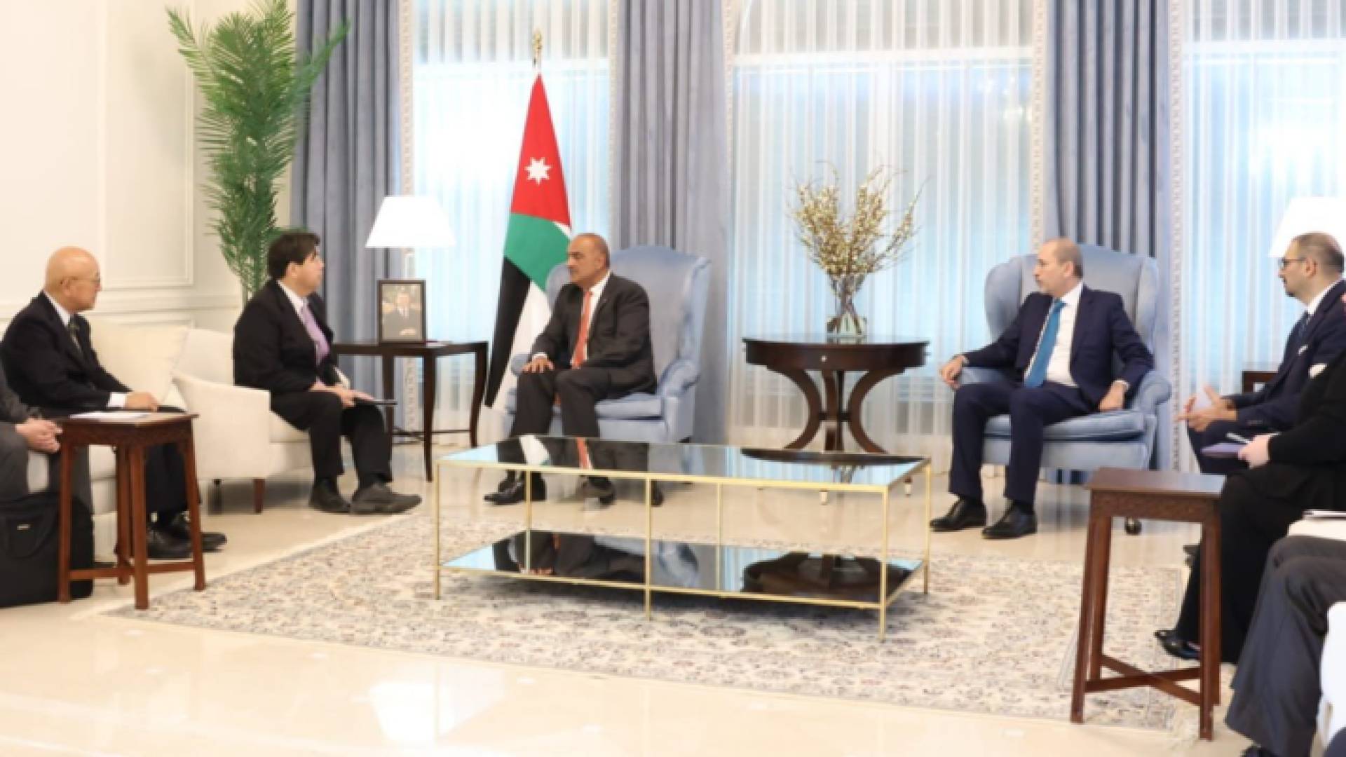 لقاء رئيس الوزراء بشر الخصاونة، وزير الخارجية الياباني هاياشي يوشيماسا