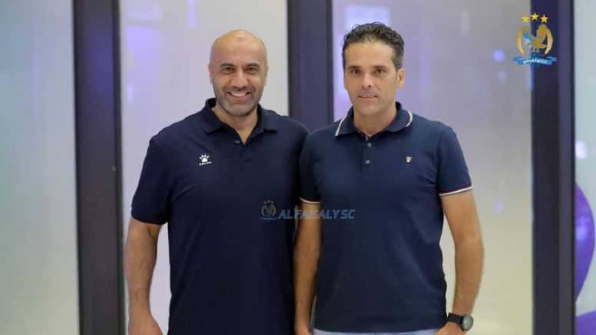 صورة وسيم معلى عند وصوله الى عمان