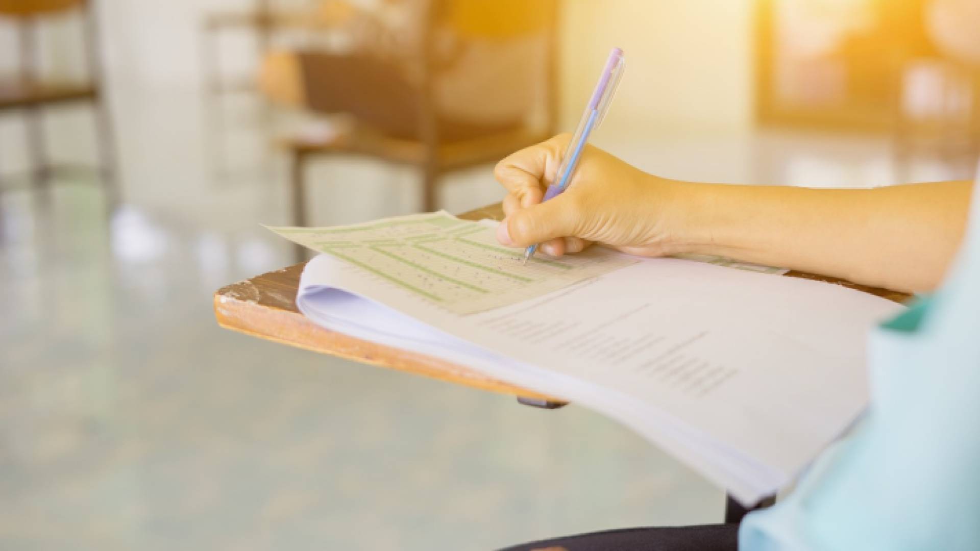 صورة تعبر عن امتحانات