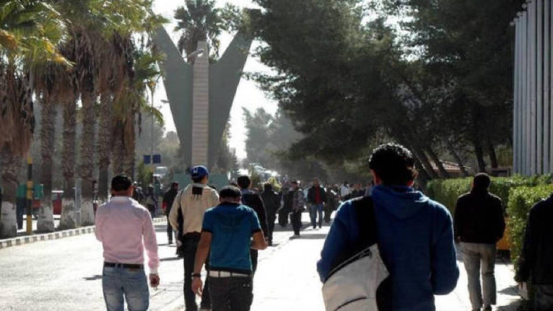 طلبة جامعات - تعبيرية