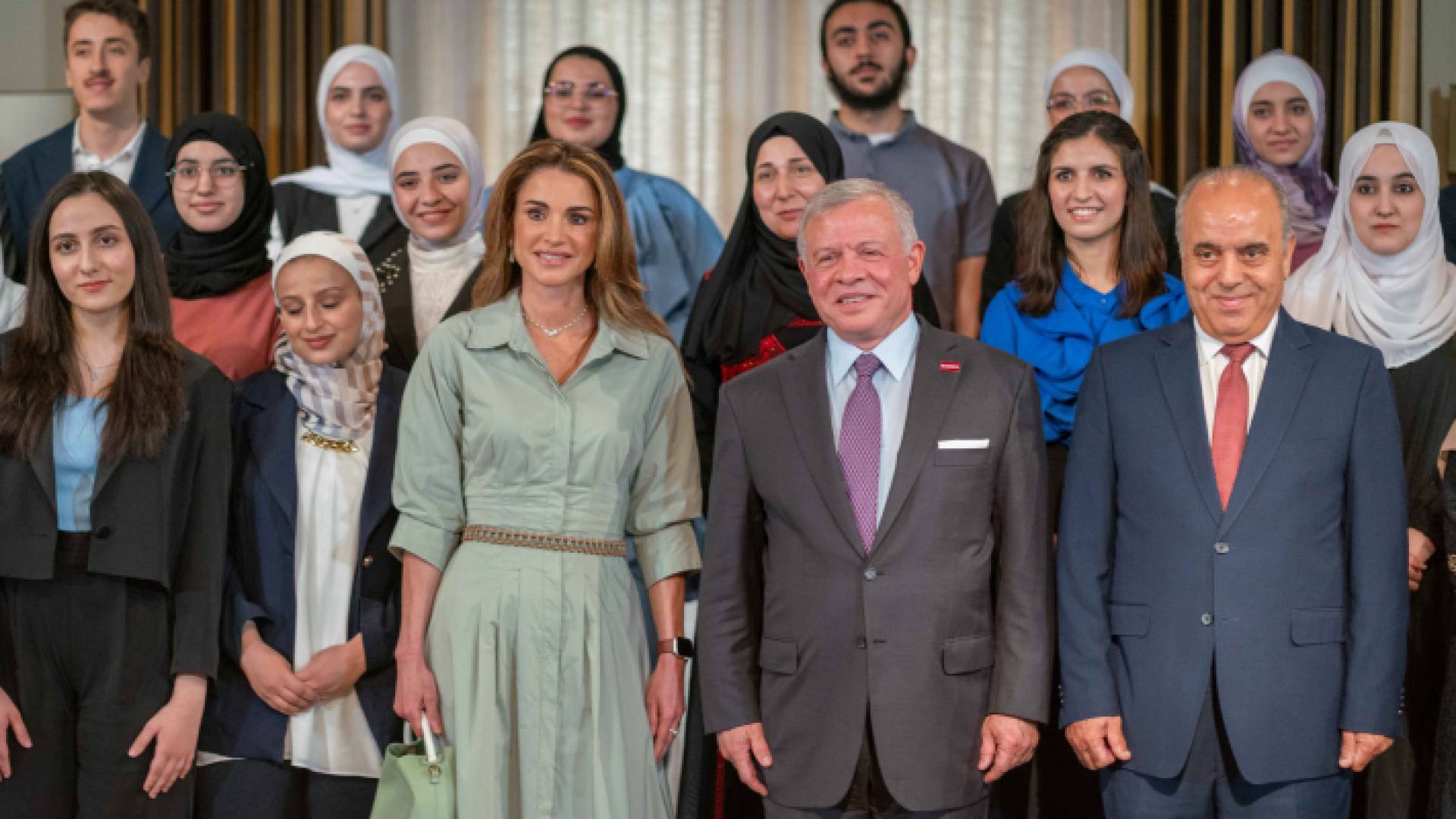 الملك والملكة يكرمان أوائل الثانوية العامة