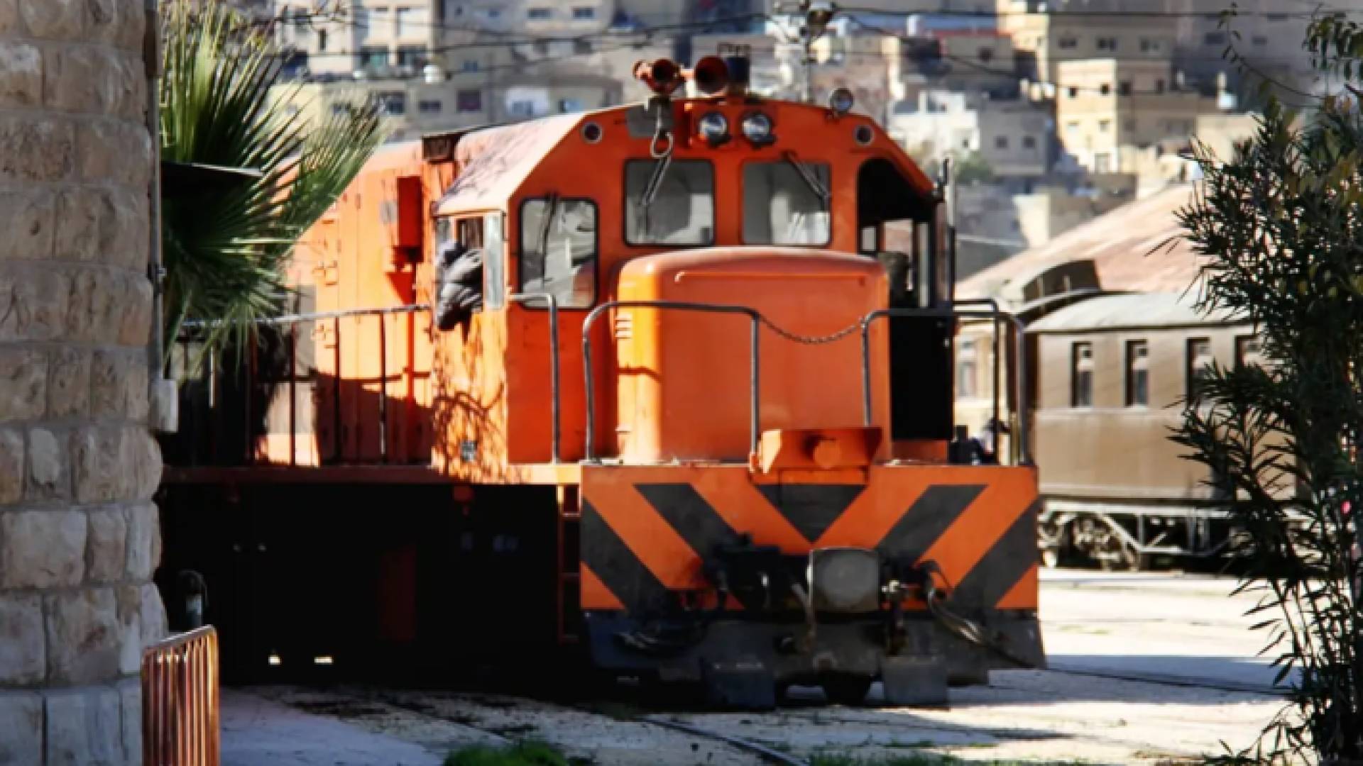 قطار في الزرقاء