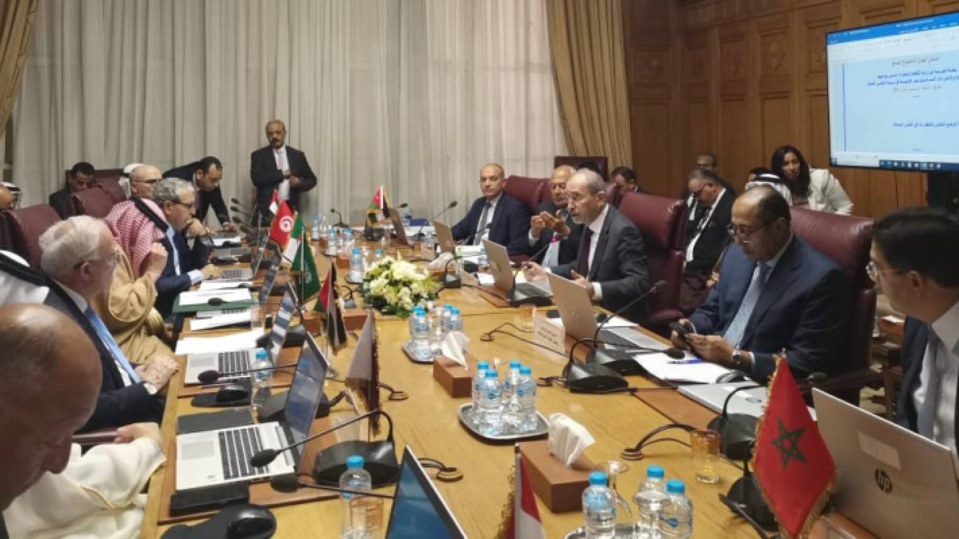 جانب من الاجتماعات