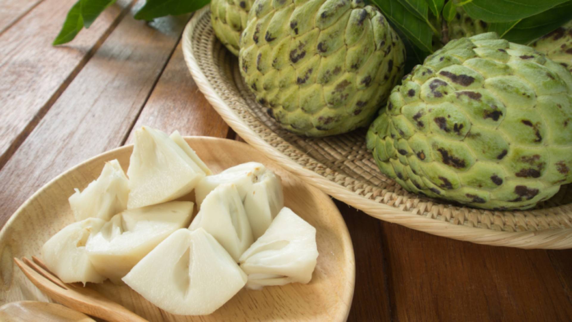 فاكهة القشطة