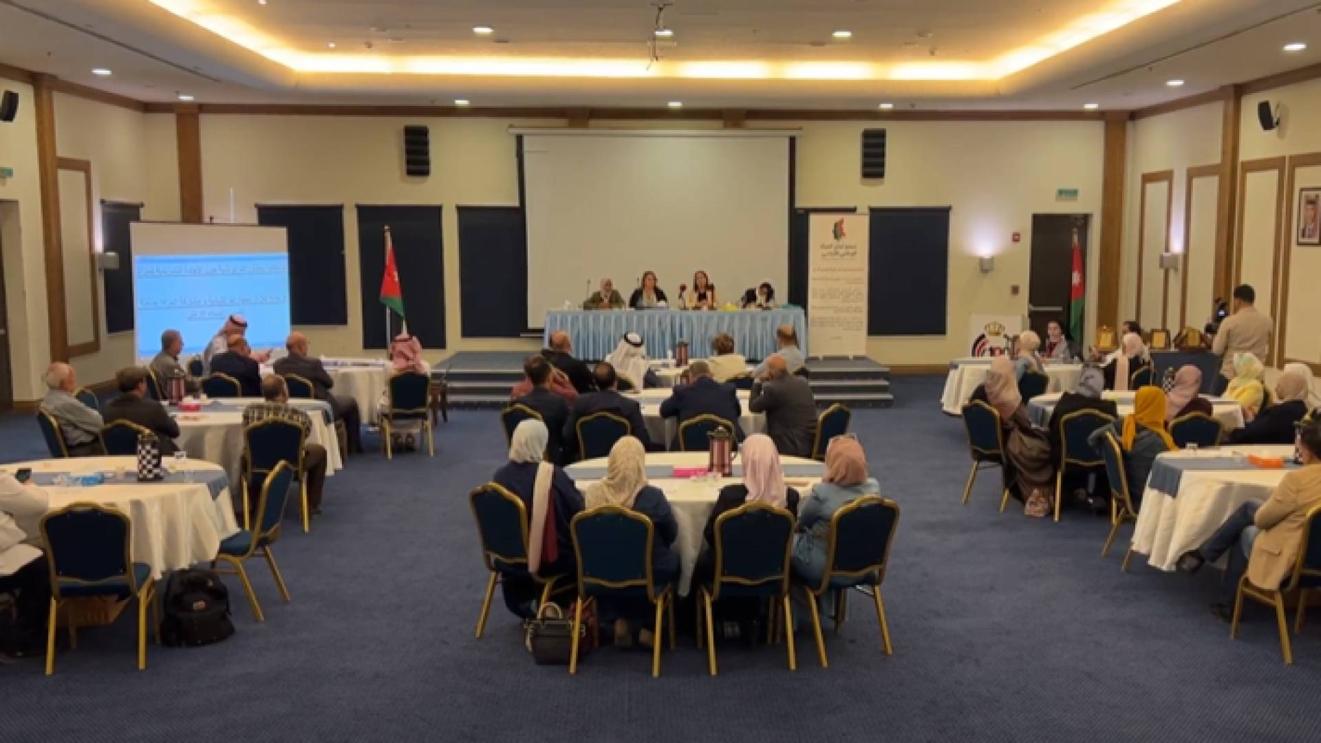 جانب من اللقاء التشاوري