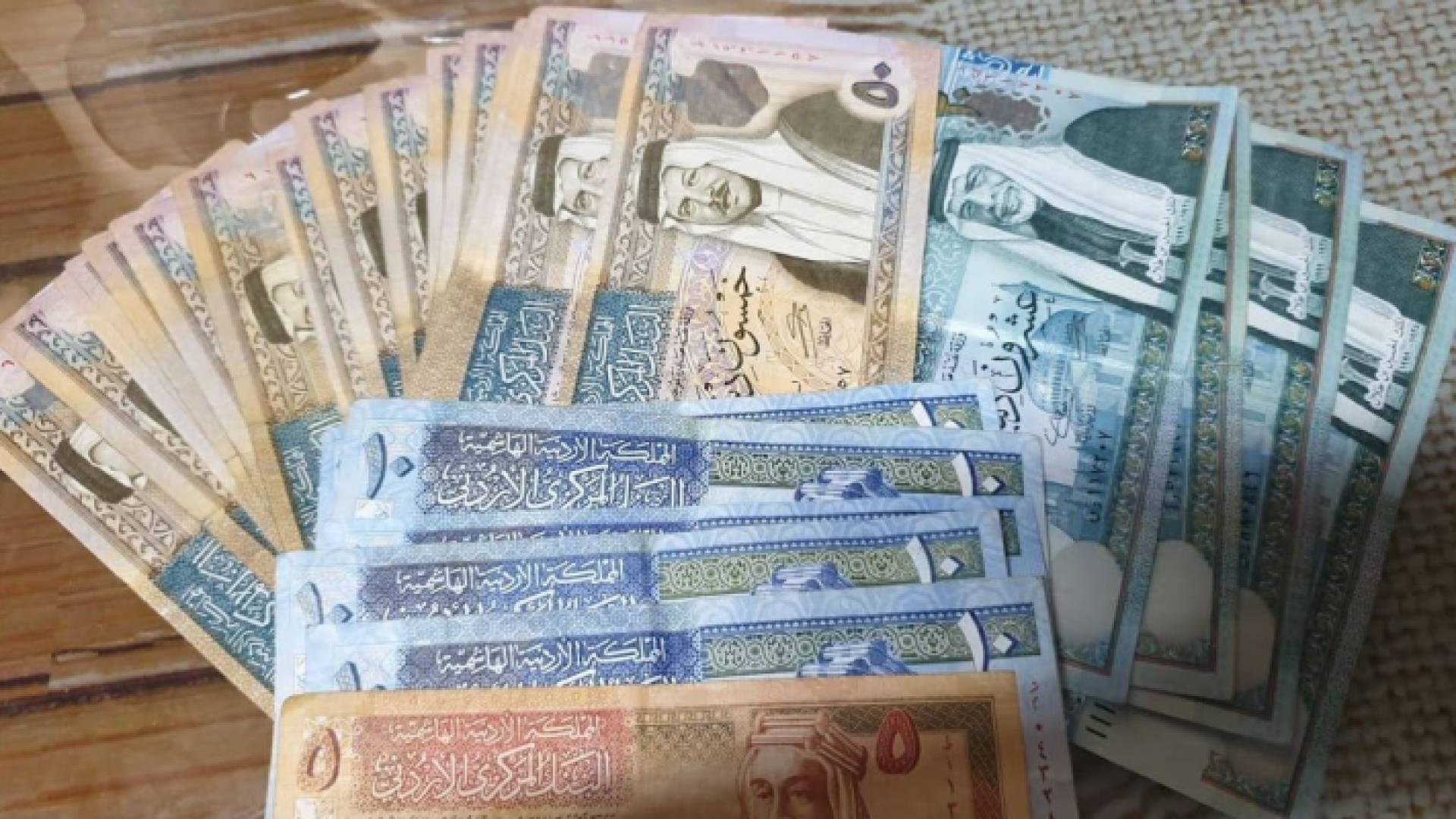 مبالغ نقدية أردنية