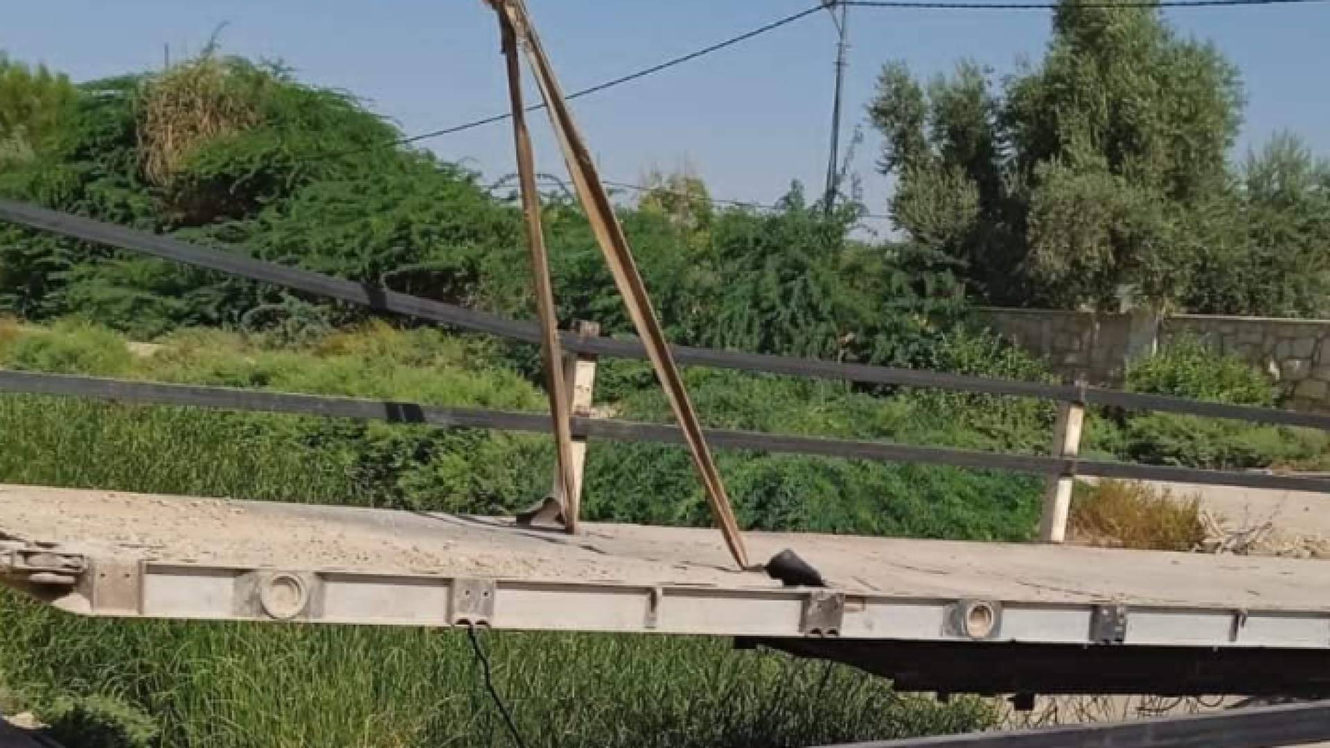 الجسر الذي تمت إزالته