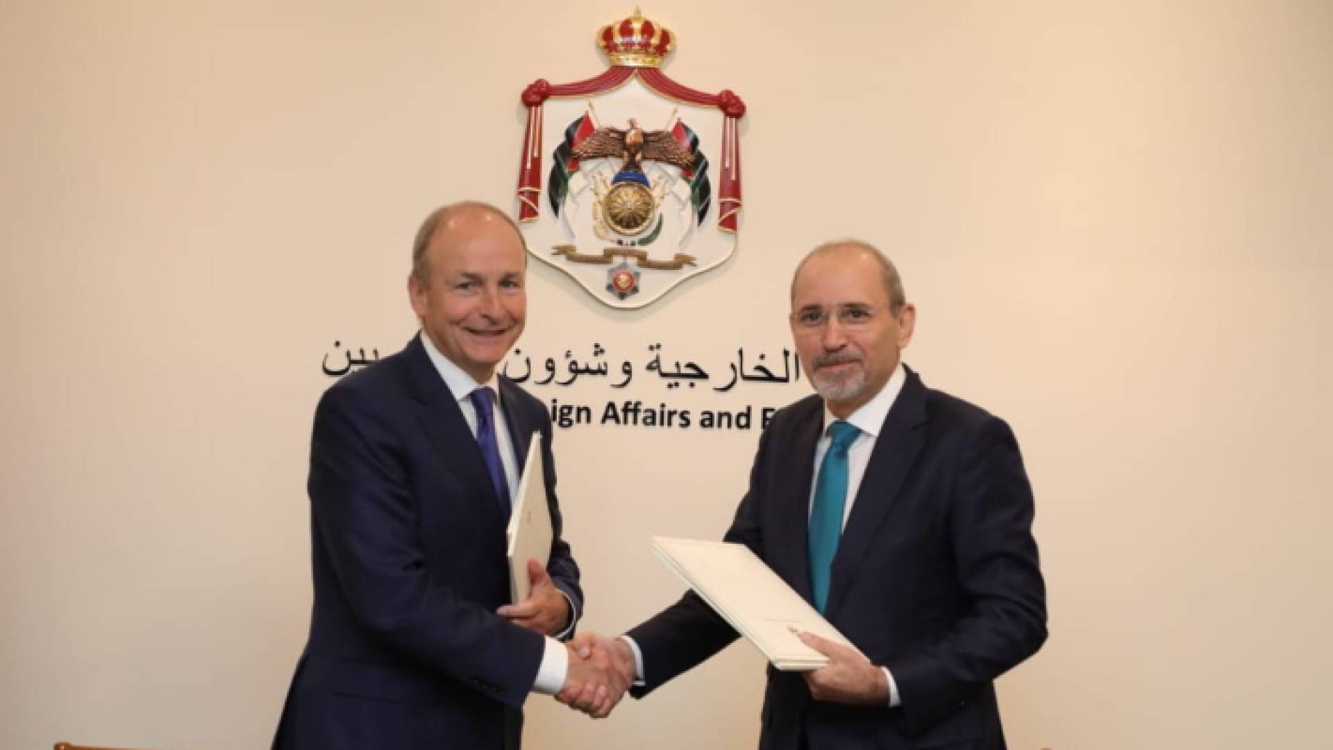 وزير الخارجية وشؤون المغتربين ونظيره نائب رئيس الوزراء ووزير الخارجية والدفاع الإيرلندي ميهال مارتن