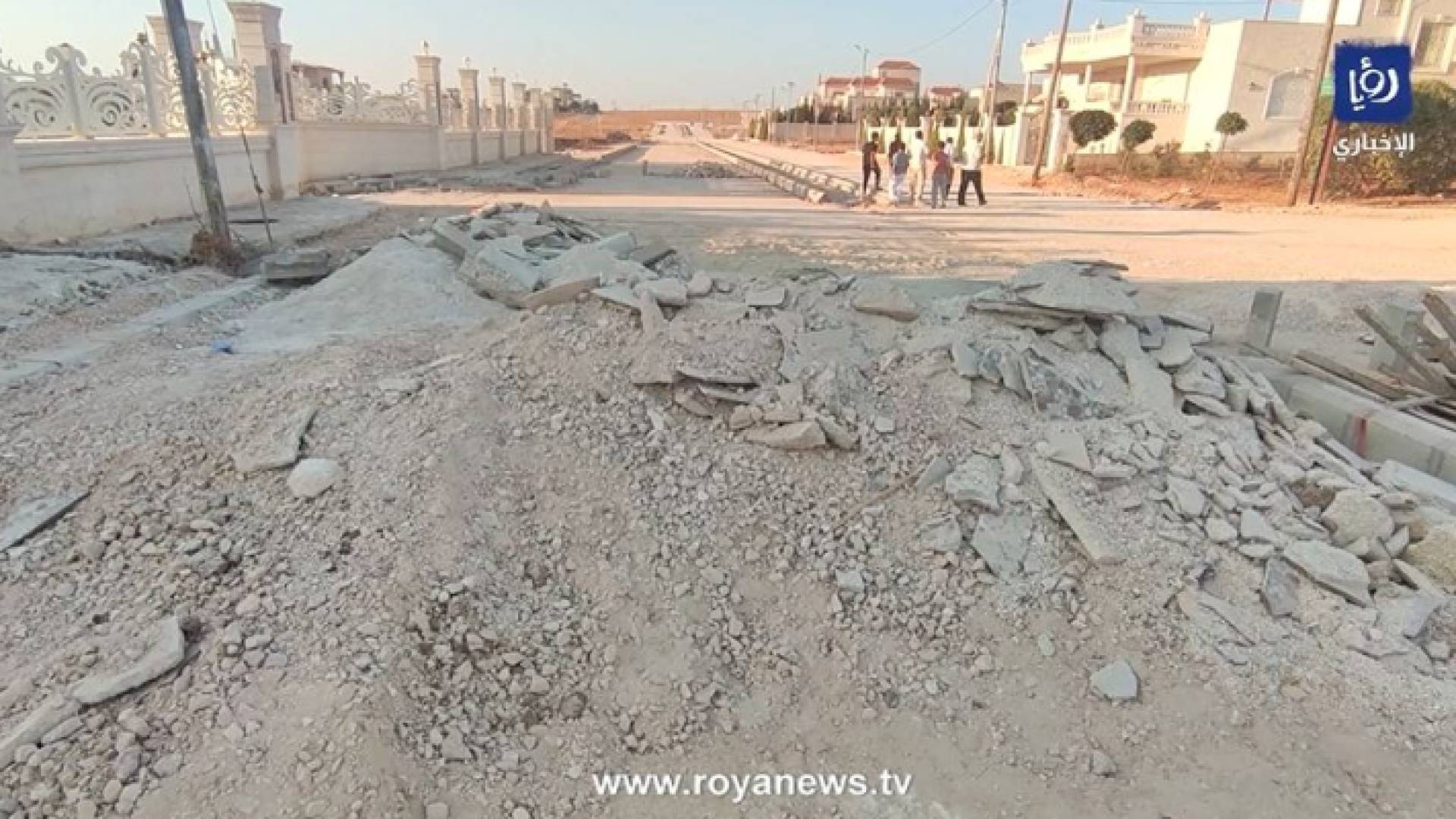 الصورة لطريق بحاجة إلى تعبيد