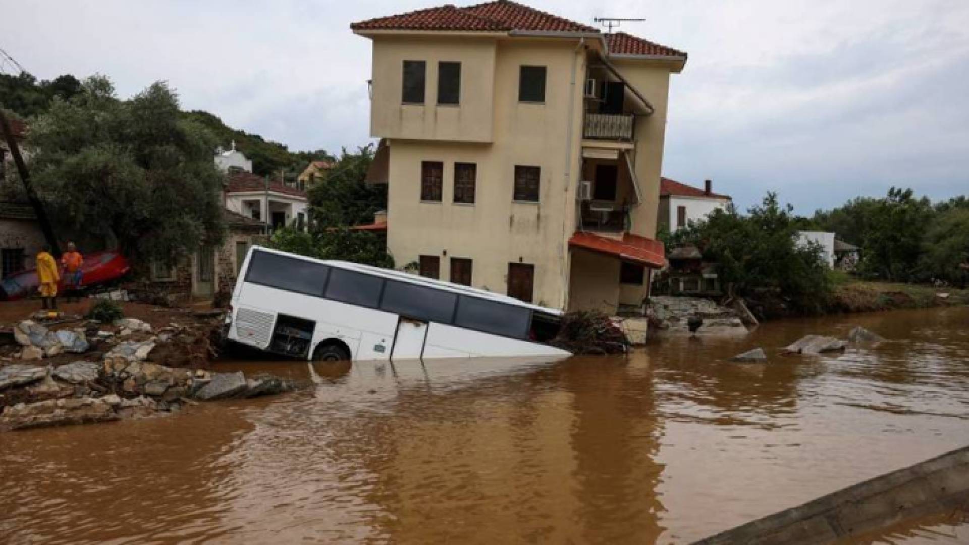 فيضانات وغرق مركبات بسبب تأثير العاصفة دانيال على عدة دول "أرشيفية"