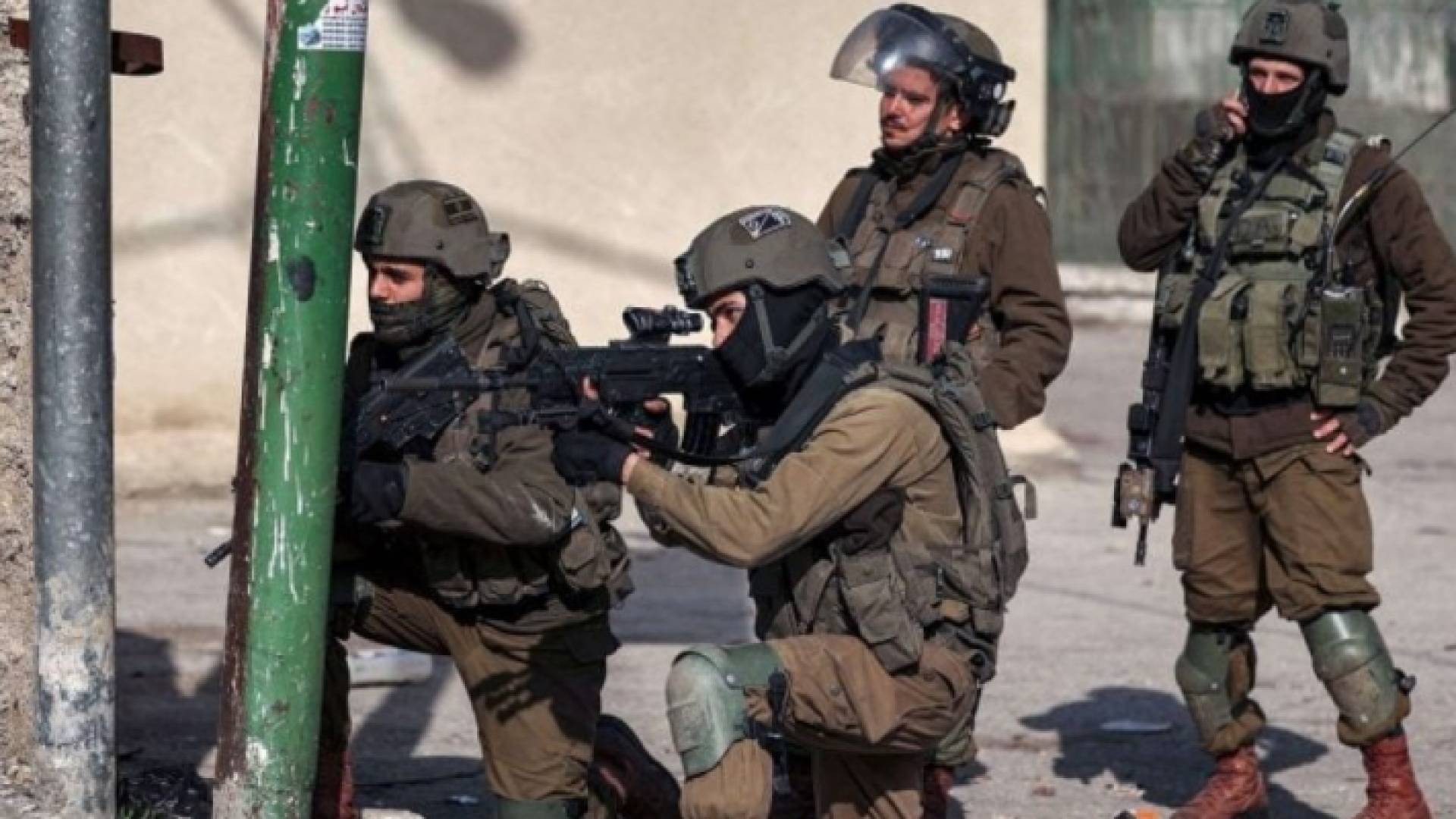 جيش الاحتلال يطلق النار صوب الفلسطينيين