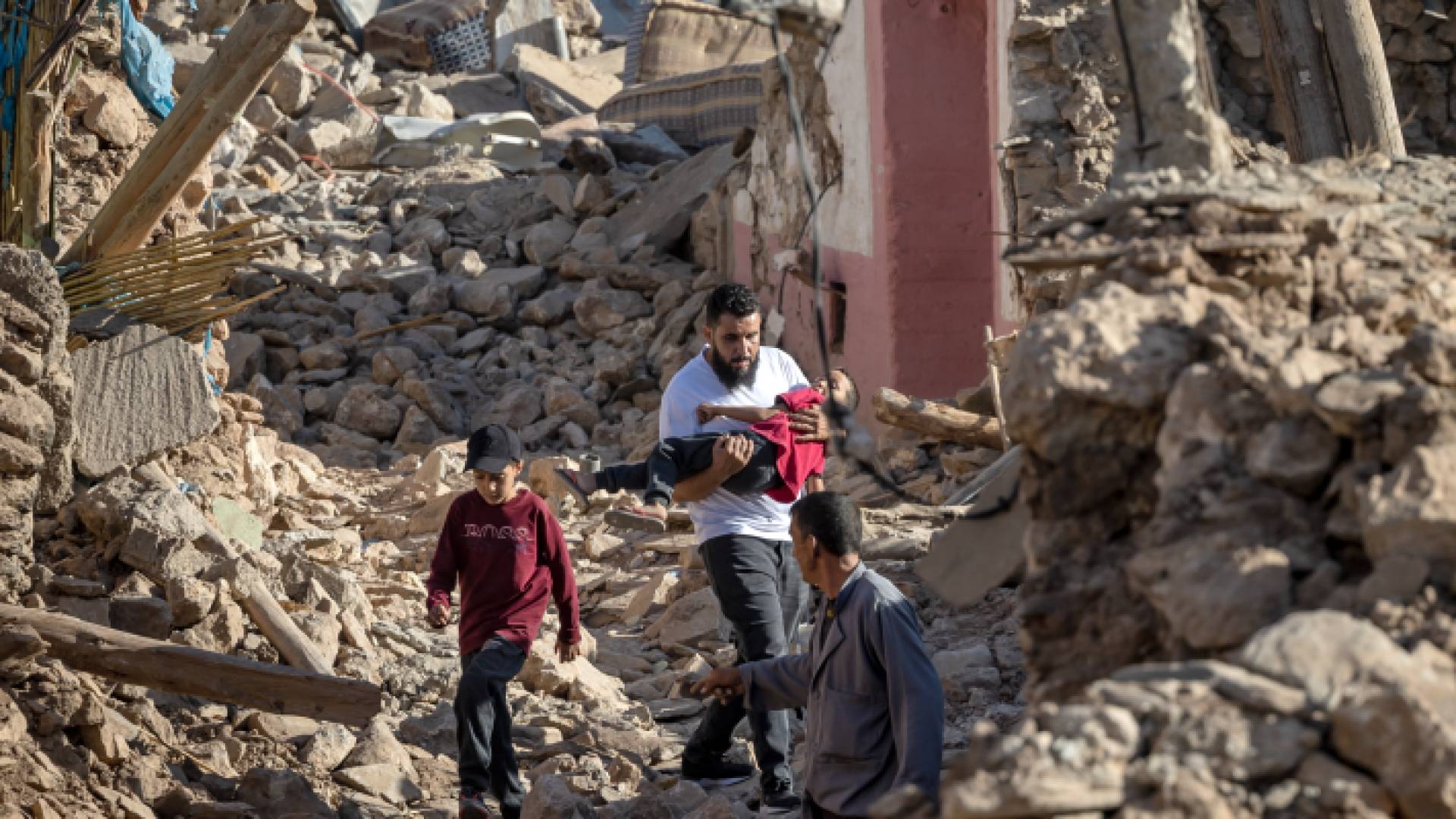 دمار حي سكني في قرية تافغاغت، جنوب غرب مراكش