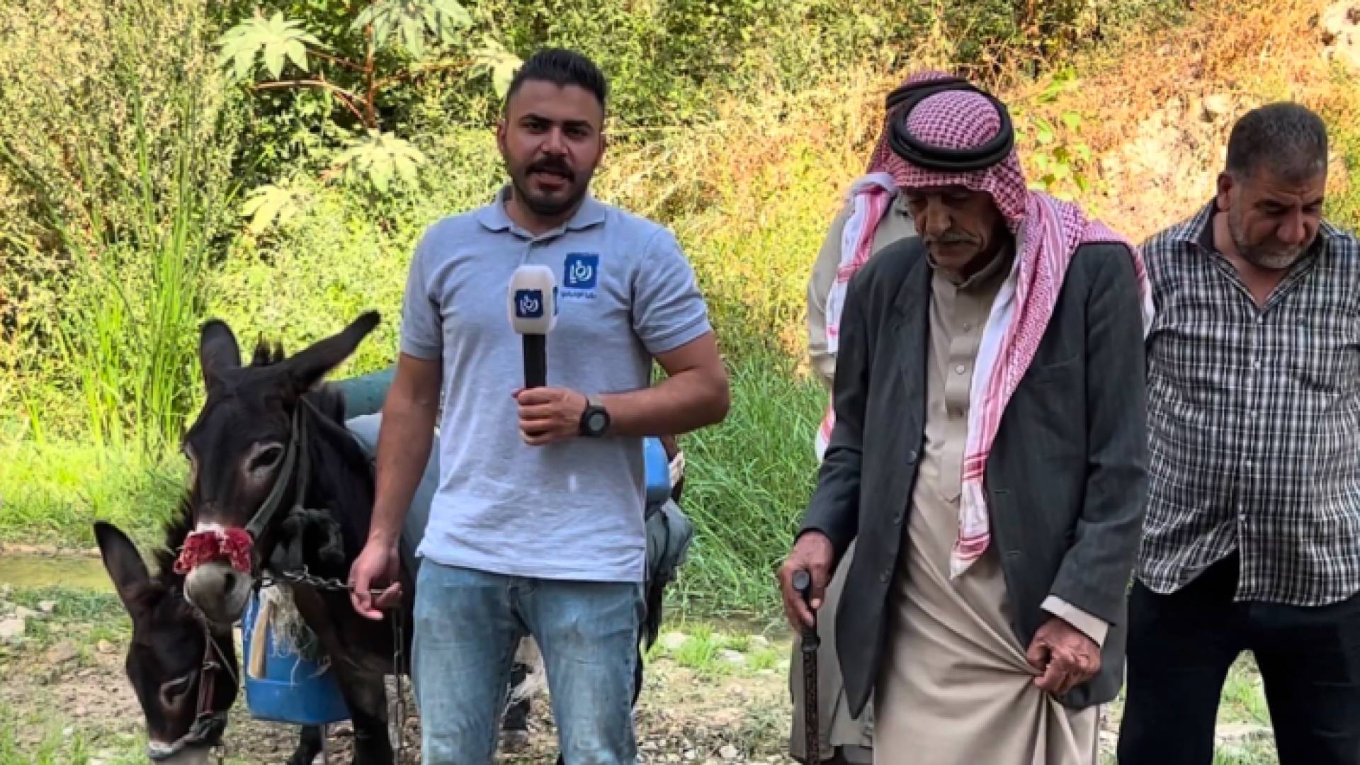 مراسل رؤيا يصف المشهد في حي أم العشوش بعجلون