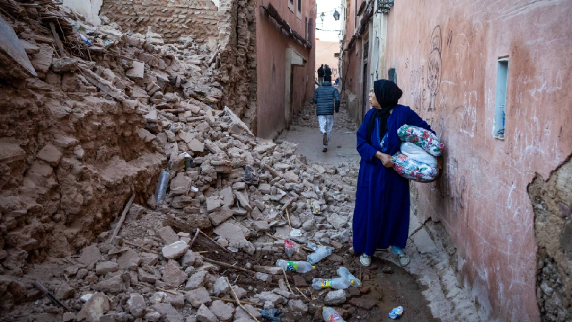 الصورة من آثار الزلزال