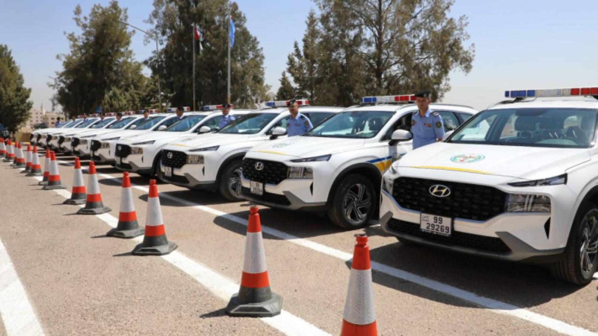 رجال السير ودوريات سير مجهزة