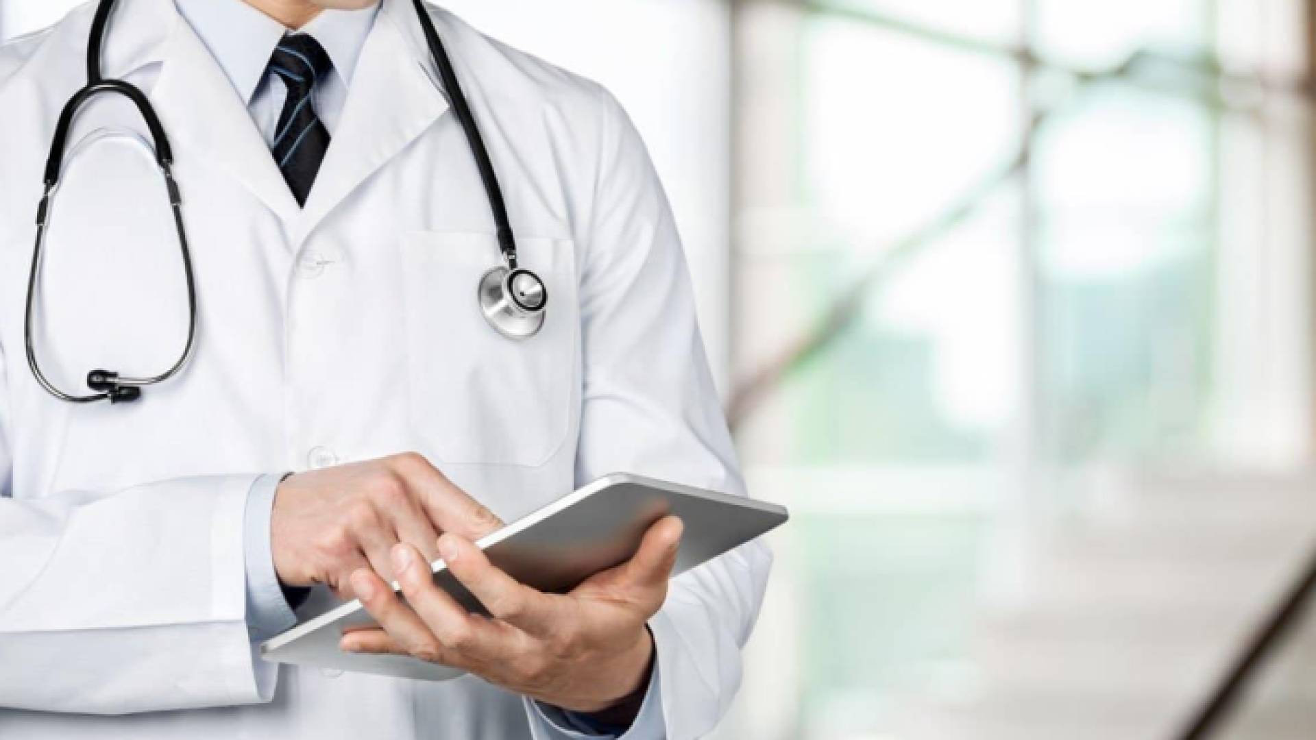 طبيب "تعبيرية"