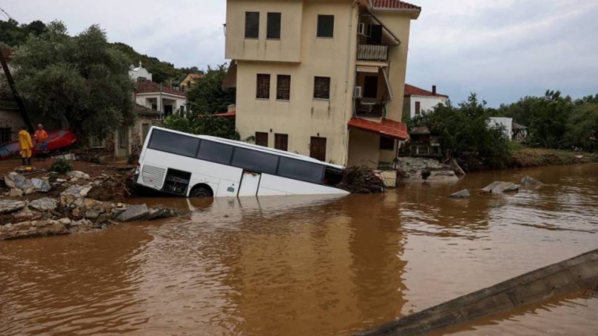 فيضانات إثر إعصار دانيال في إحدى الدول