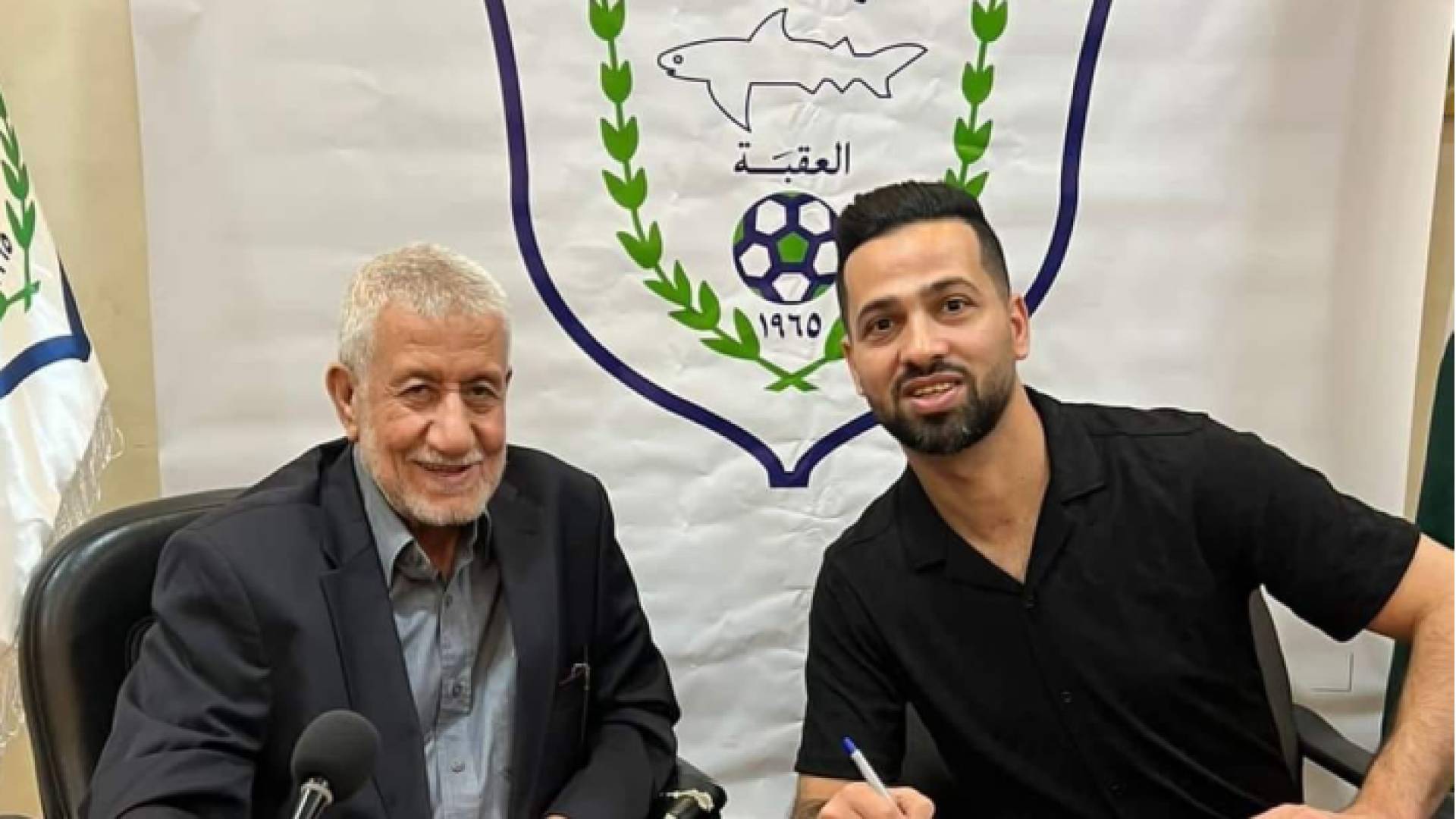 صورة من توقيع العقد