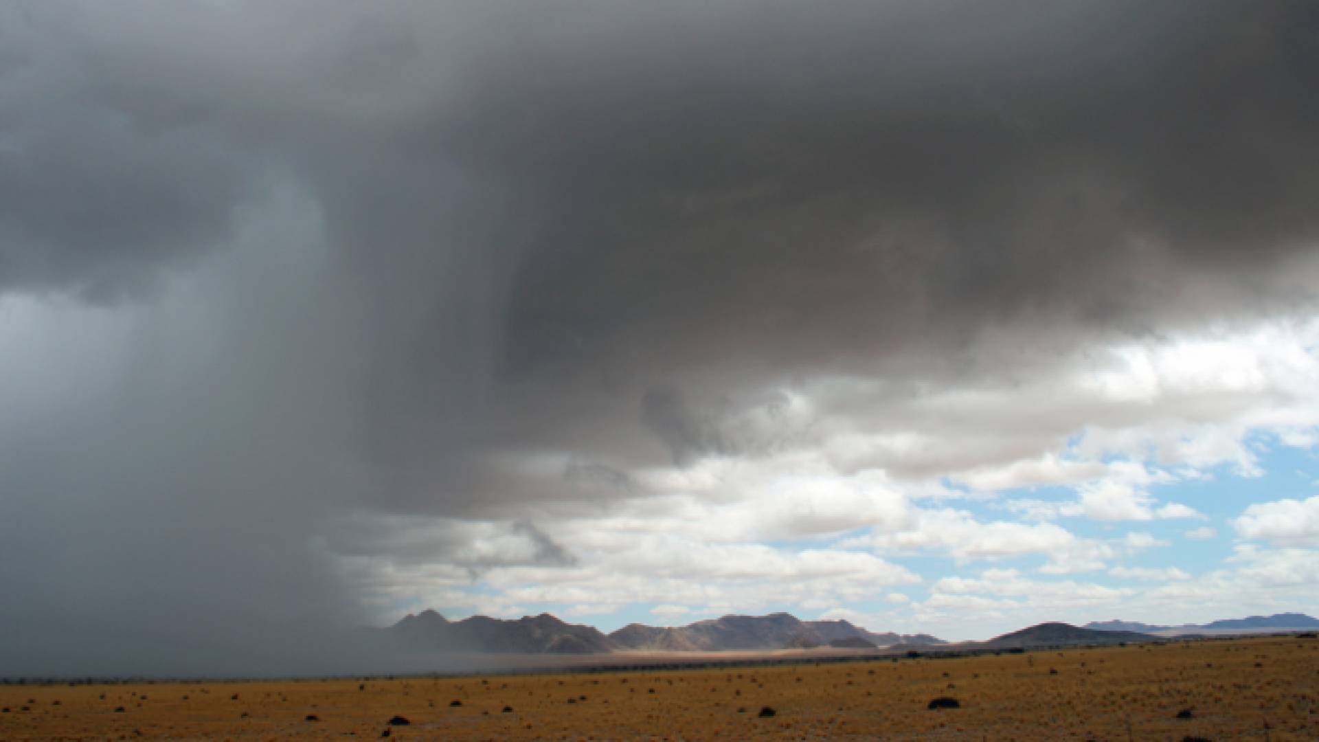 كميات من السحب على ارتفاعات منخفضة