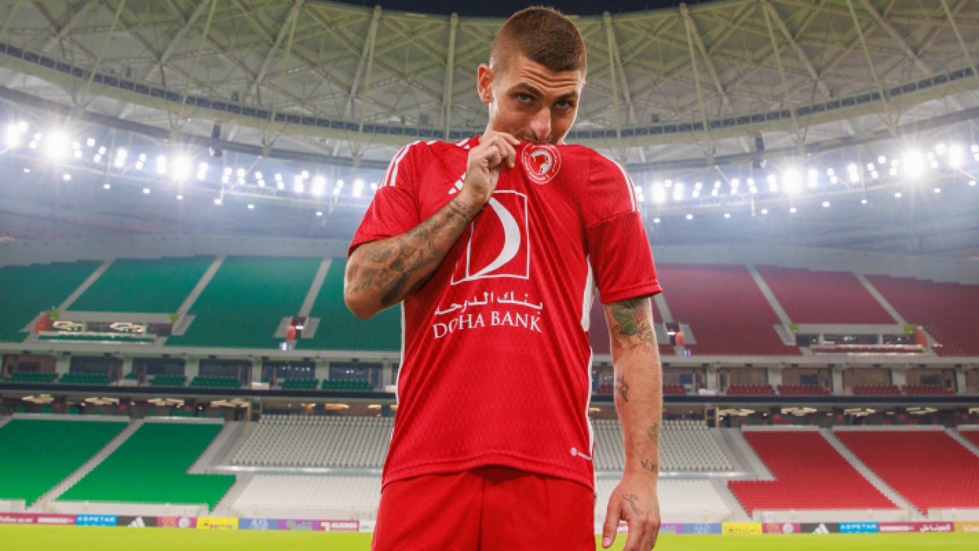 فيراتي بقميص العربي