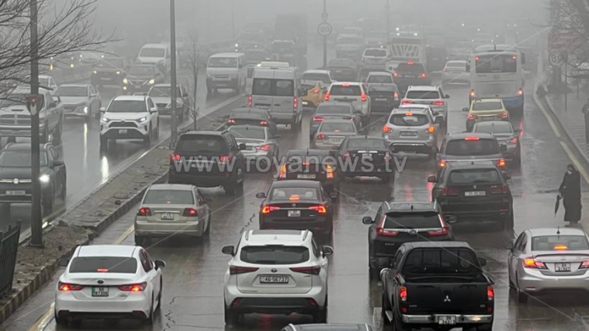 أمطار خفيفة في أحد شوارع العاصمة عمان