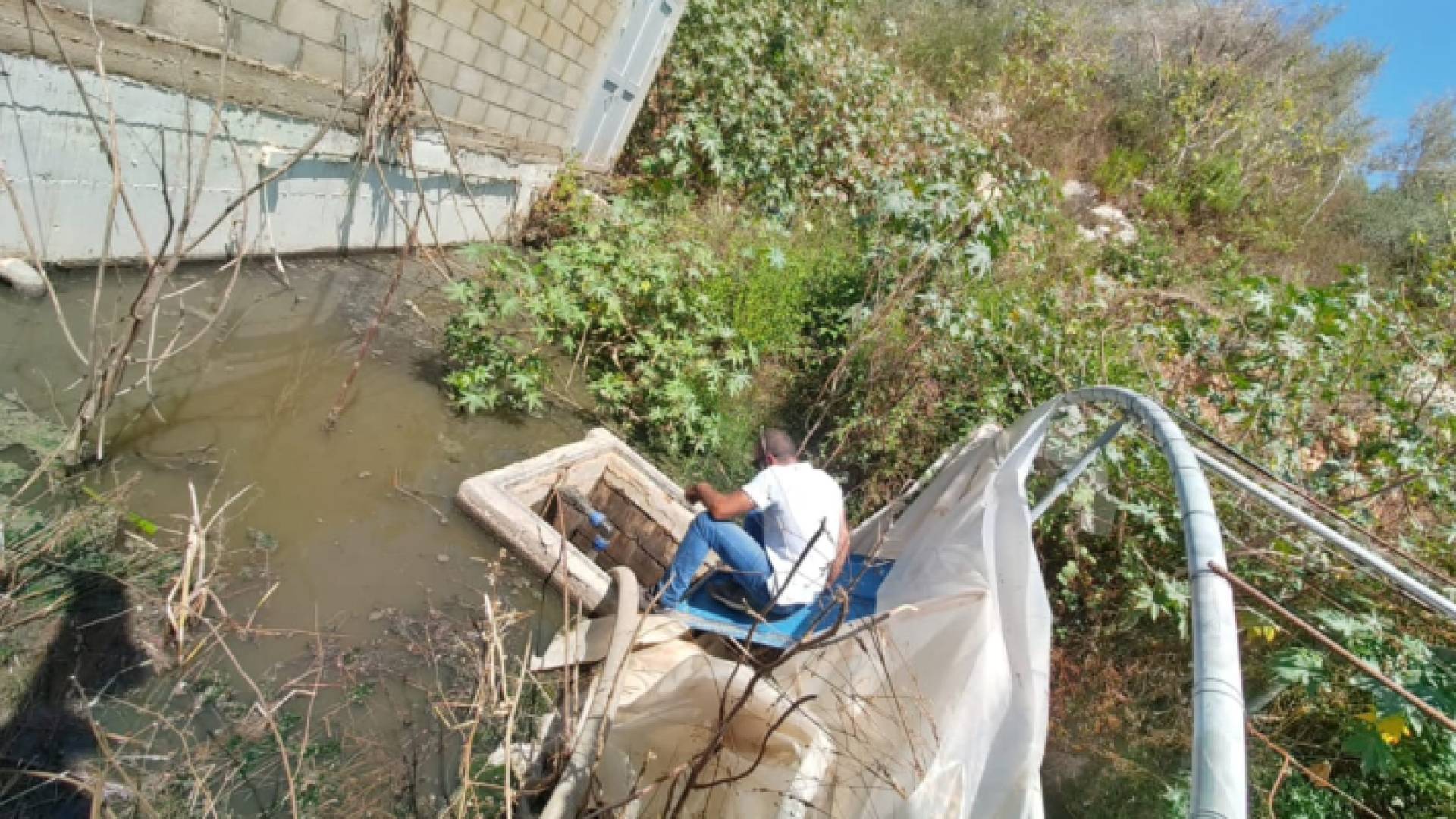 عين مياه ملوث