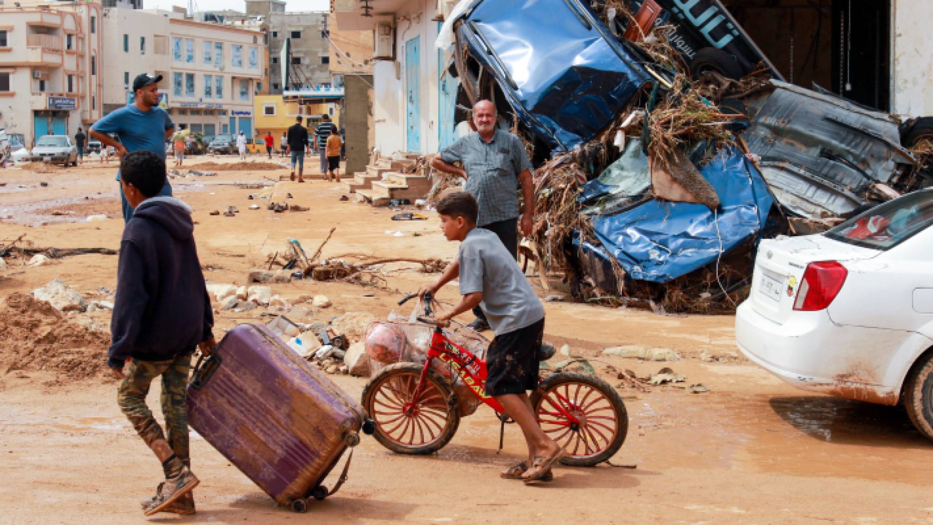 آثار الفيضانات والدمار في ليبيا