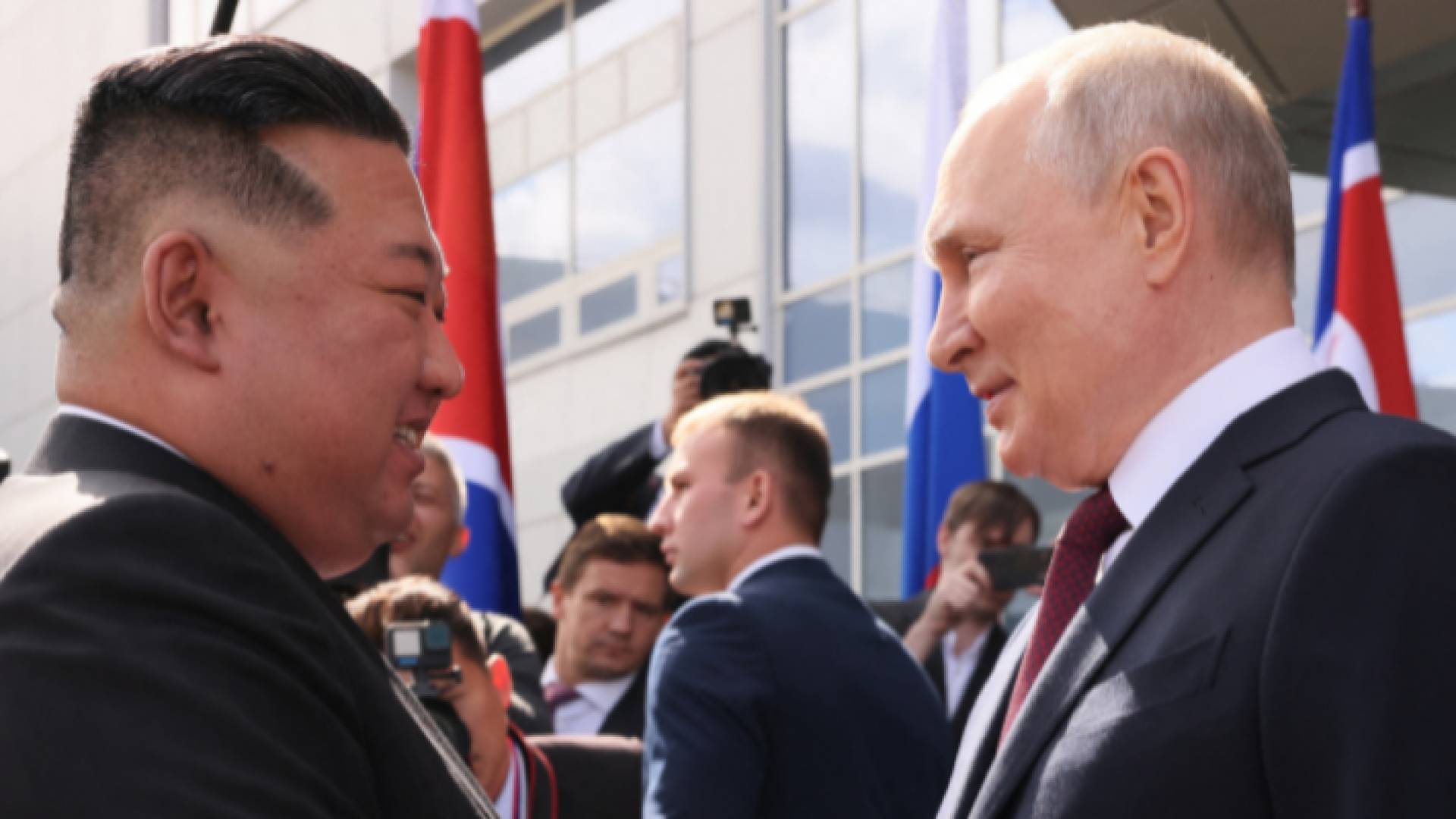 الرئيس الروسي فلاديمير بوتين والزعيم الكوري الشمالي كيم جونغ أون