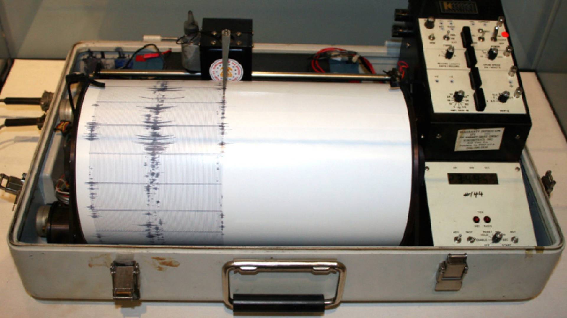 جهاز رصد زلازل