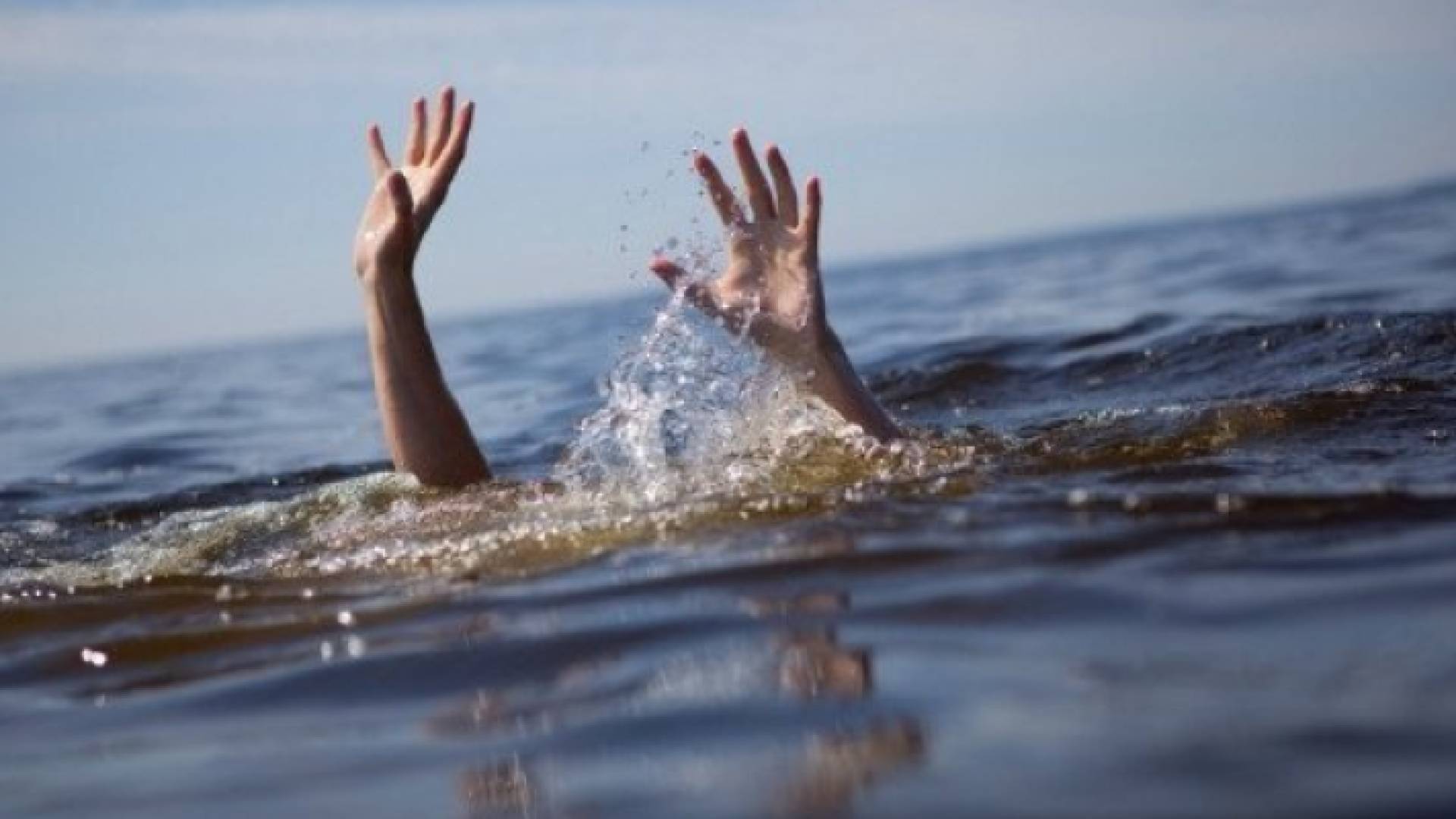 صورة تعبيرية لشخص يغرق