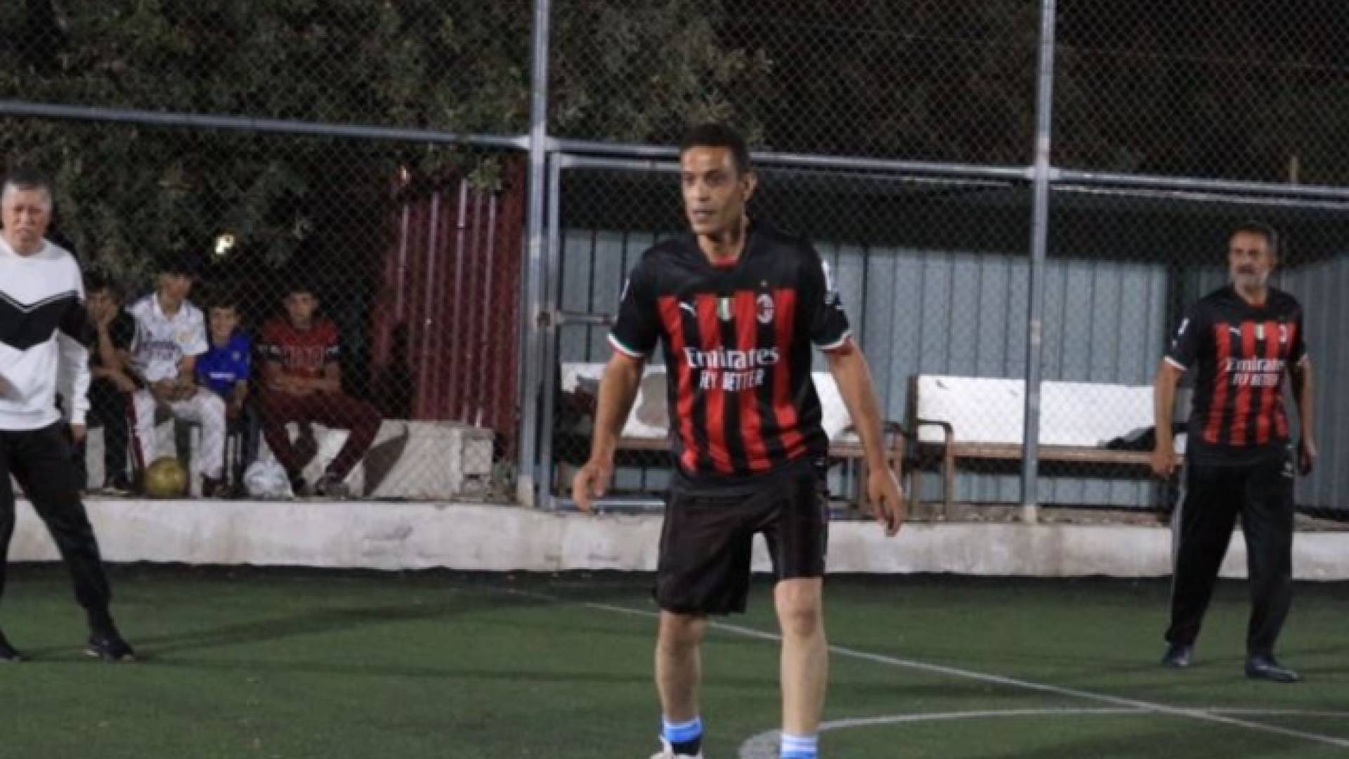 أحد اللاعبين القدامى المشاركين في البطولة