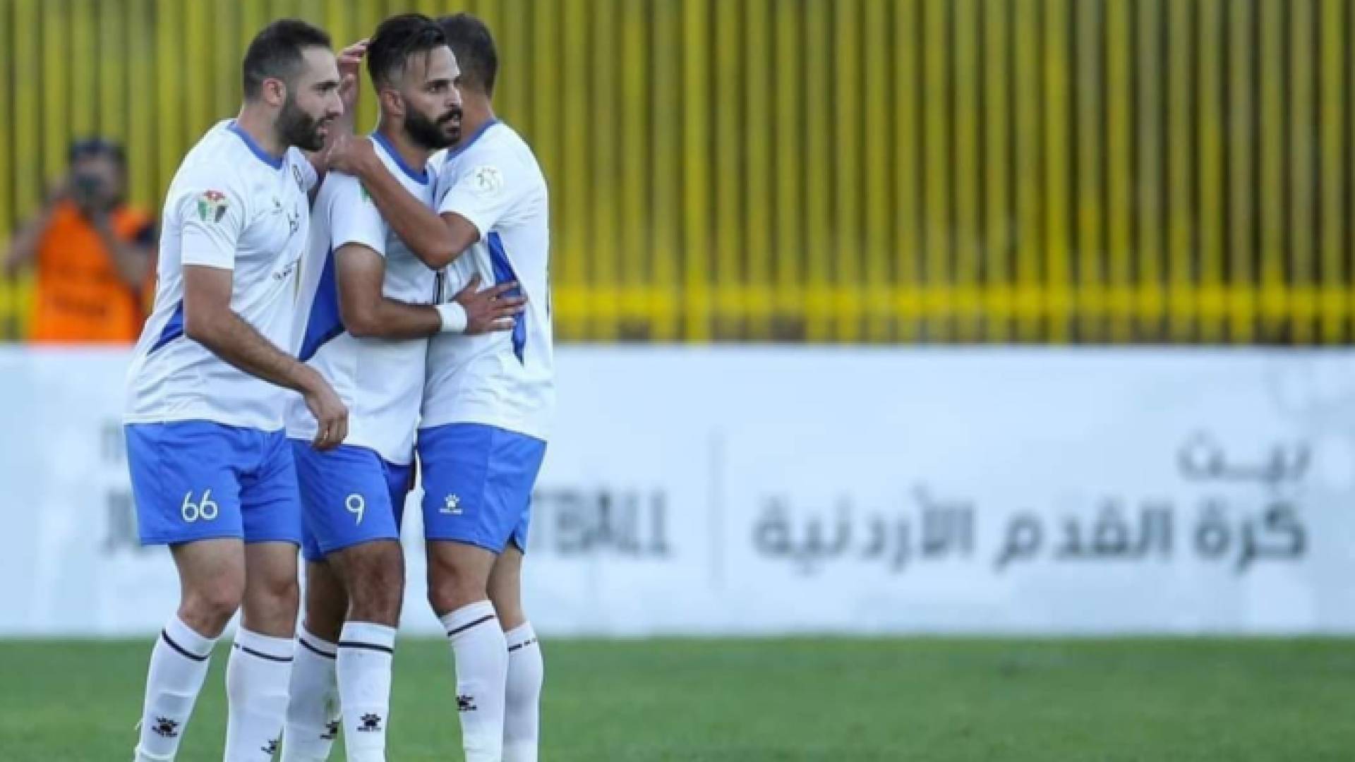 فريق السلط عقب تسجيل الهدف