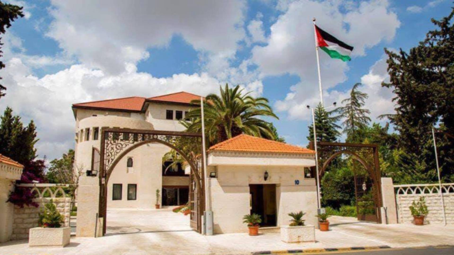 تعلن العطلة الرسمية بموجب قرار رئاسة الوزراء