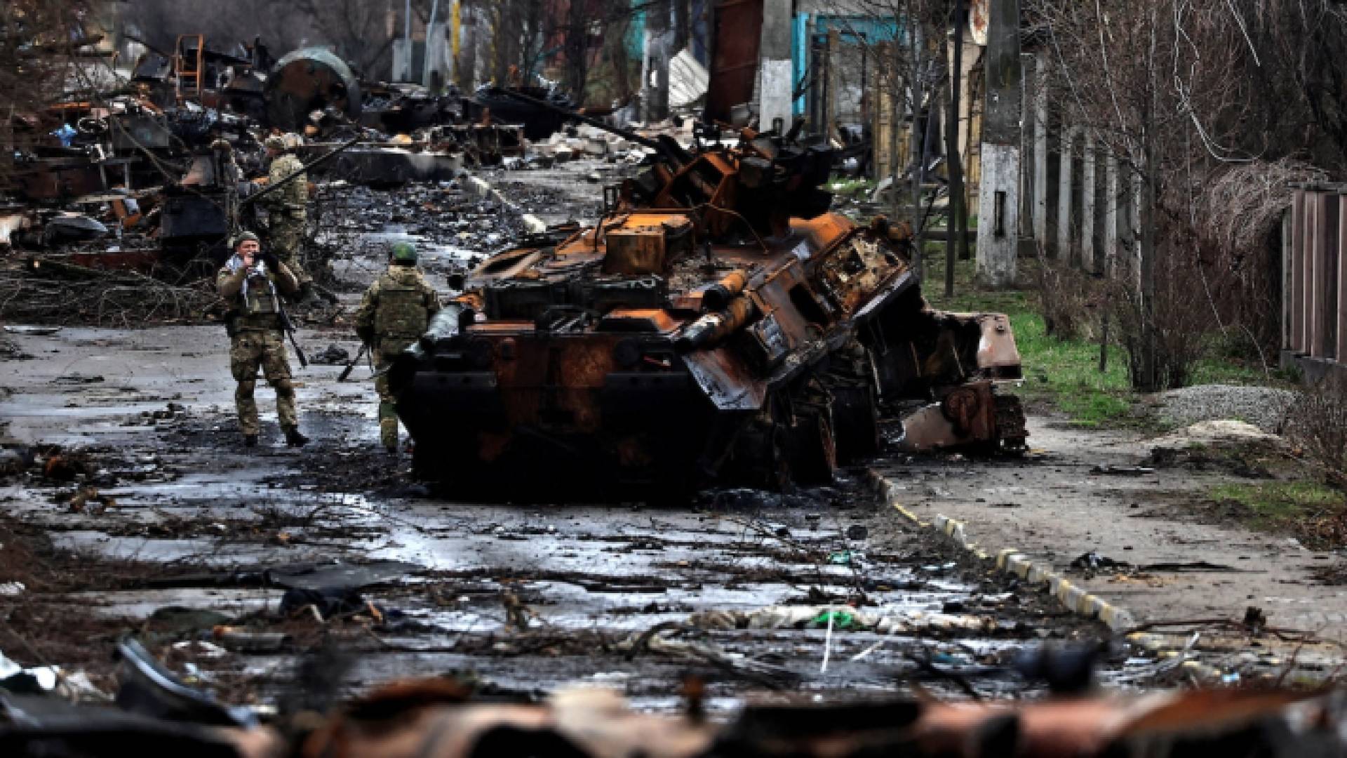 دمار دبابات روسية في ضواحي كييف