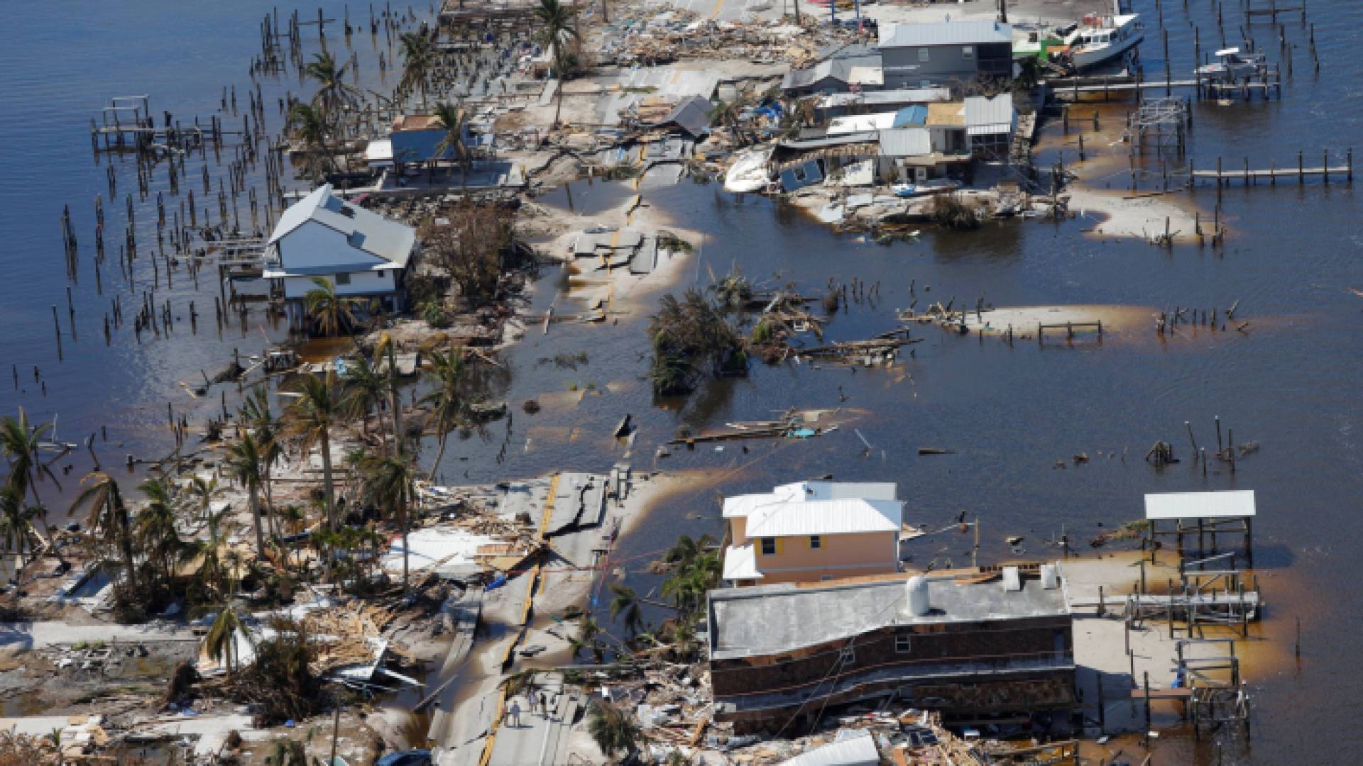 فيضانات بسبب إعصار ضرب الولايات المتحدة