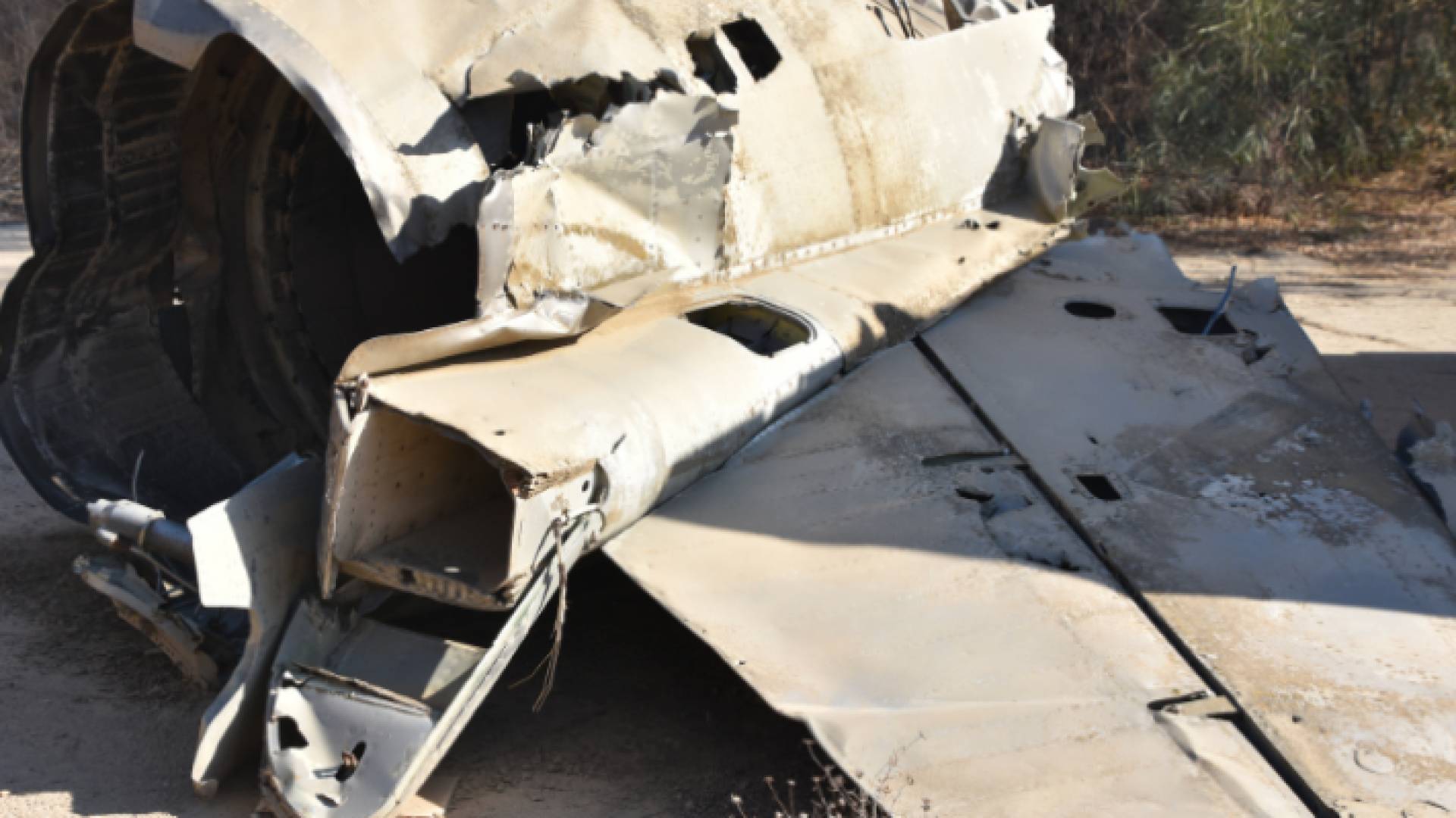 حطام طائرة "تعبيرية"