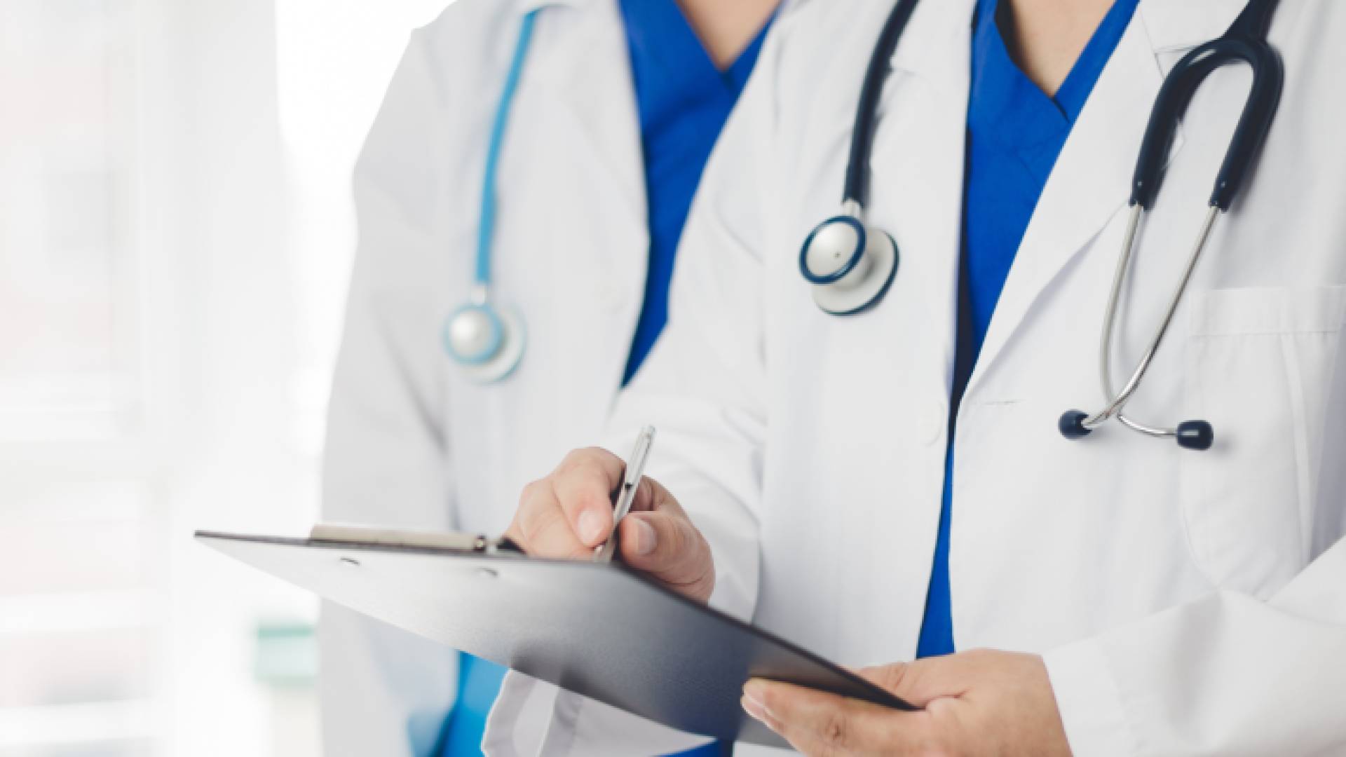 طبيب "تعبيرية"