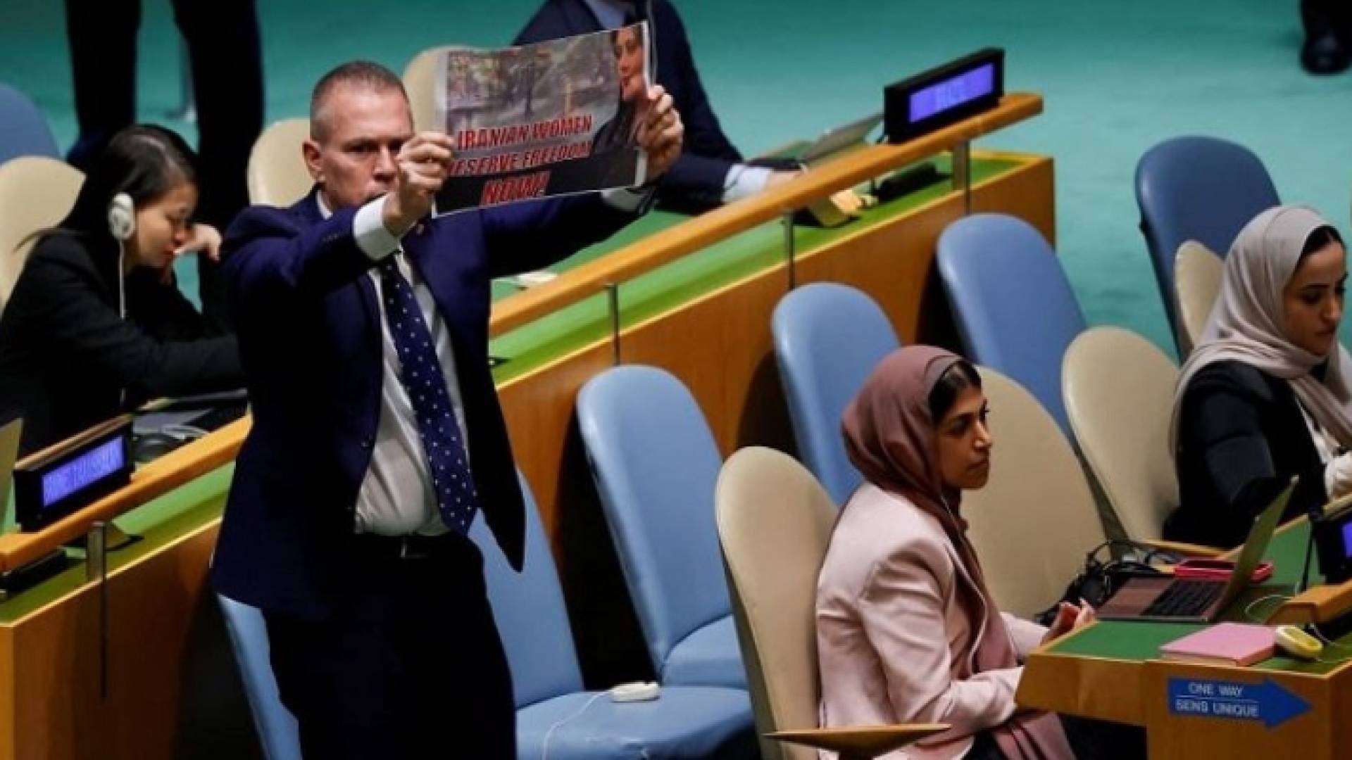 سفير كيان الاحتلال الإسرائيلي لدى الأمم المتحدة جلعاد إردان أثناء الاجتماع