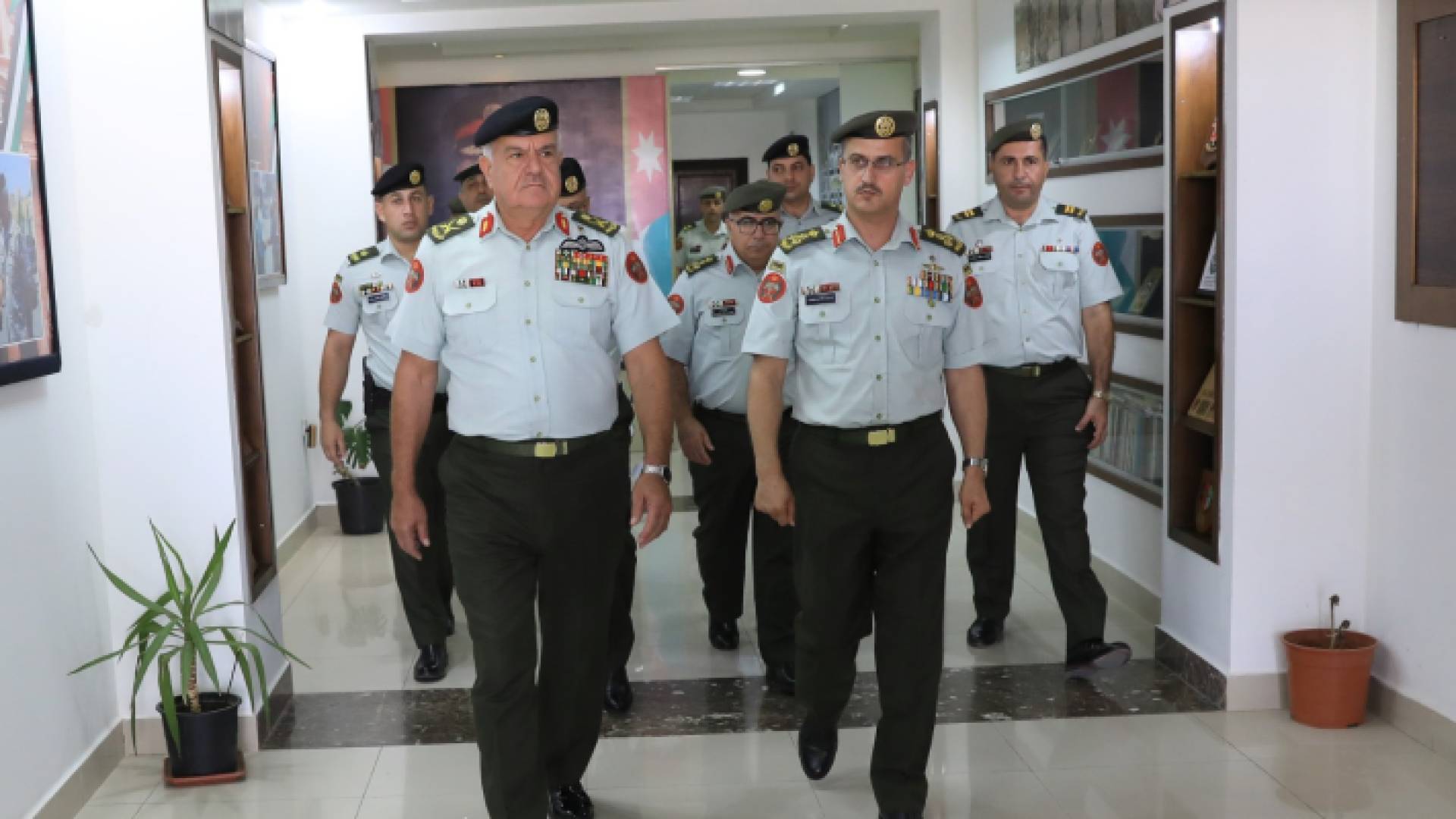 اللواء الركن يوسف أحمد الحنيطي خلال زيارته أمن الحدود