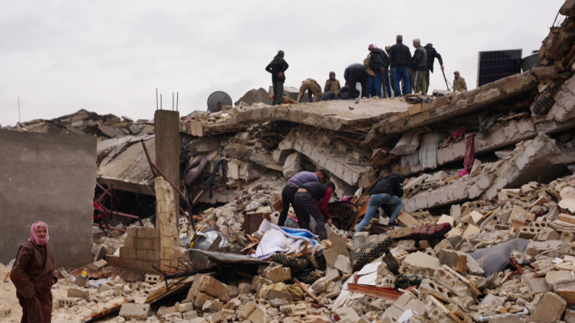 آثار زلزال مدمر "تعبيرية"
