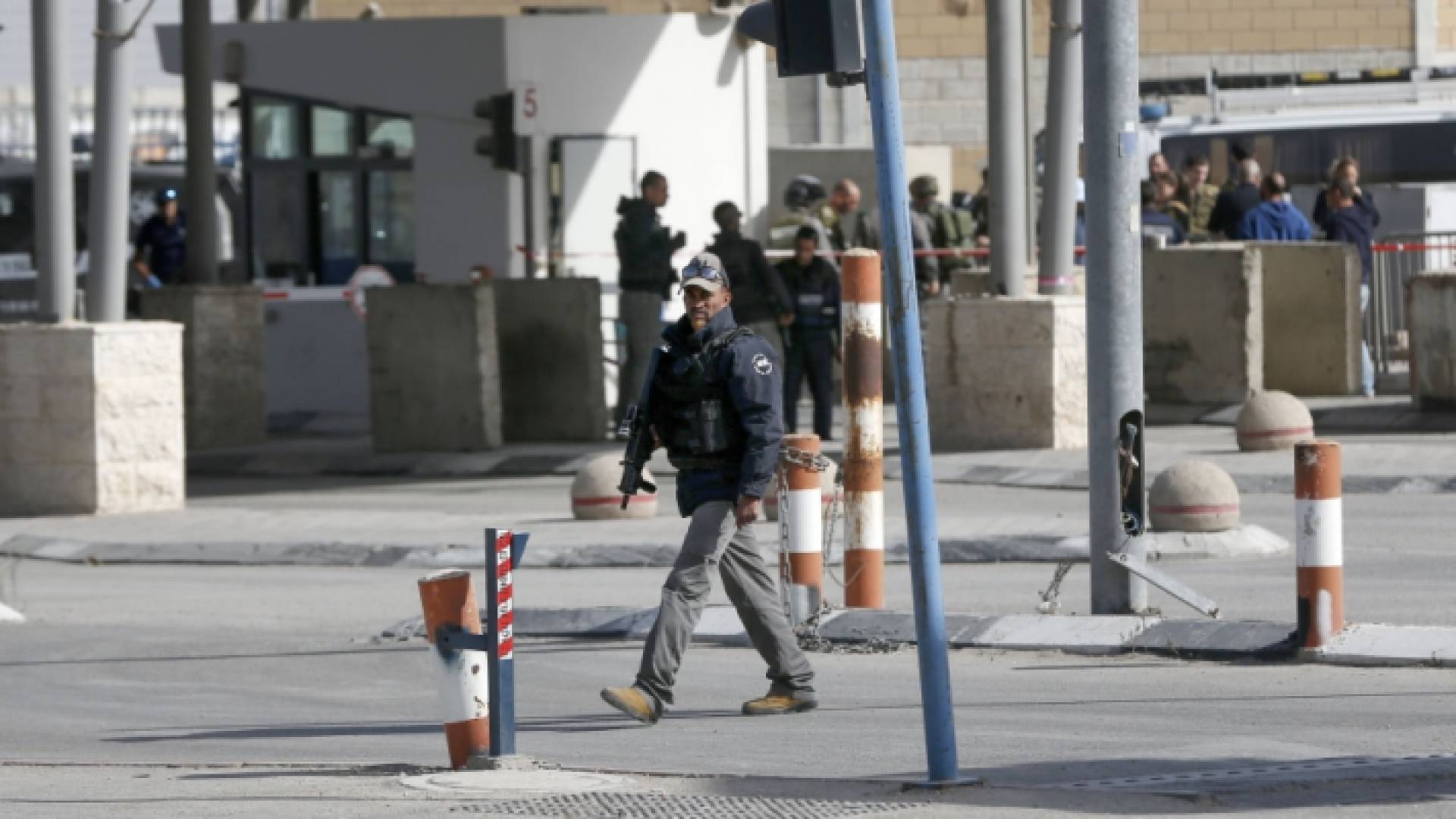 صورة أرشيفية لحاجز قلنديا شمالي القدس