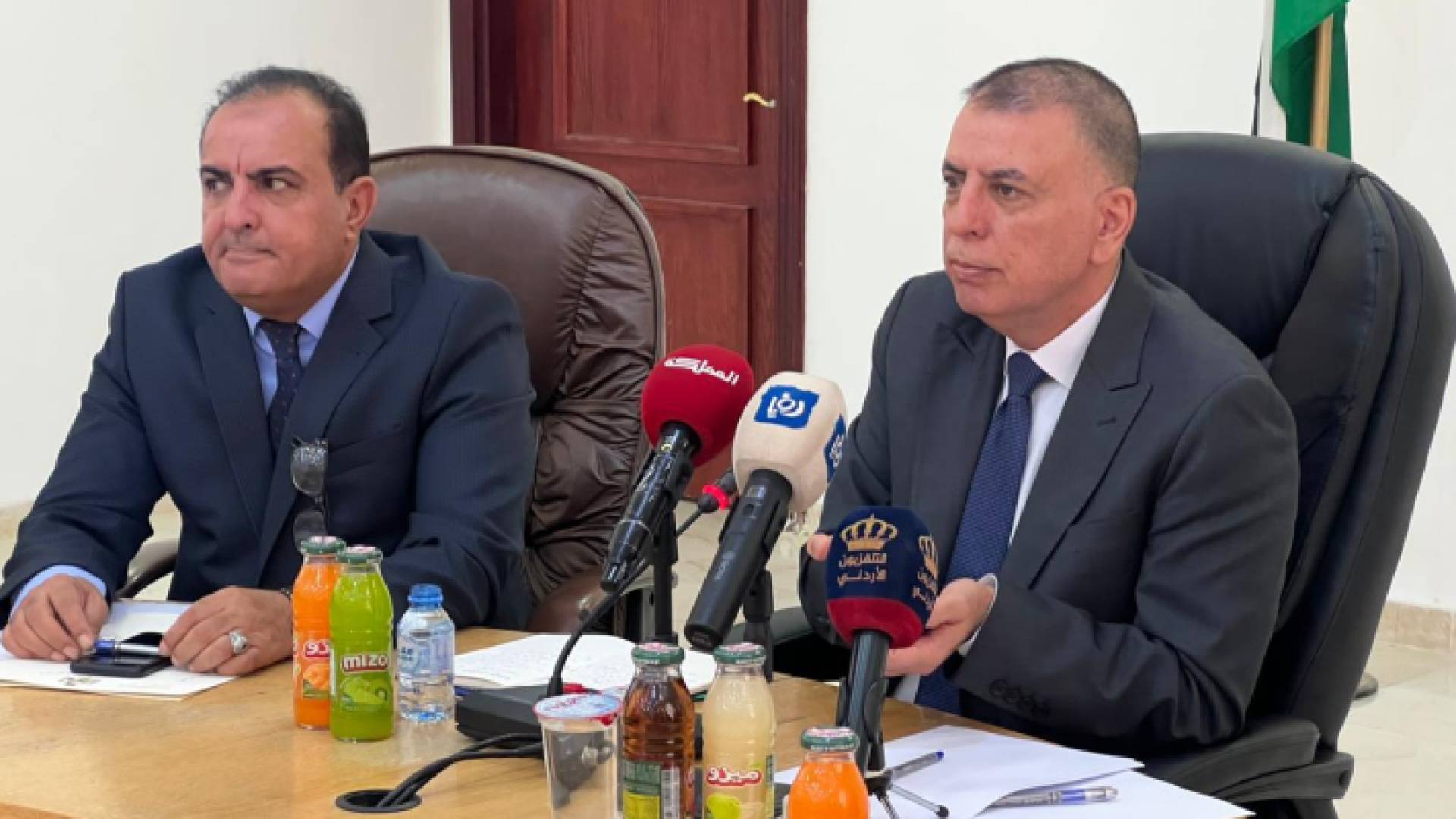 وزير الداخلية مازن الفراية خلال لقائه المجلس الأمني و التنفيذي في محافظة الطفيلة